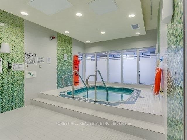 7890 Bathurst St, #802