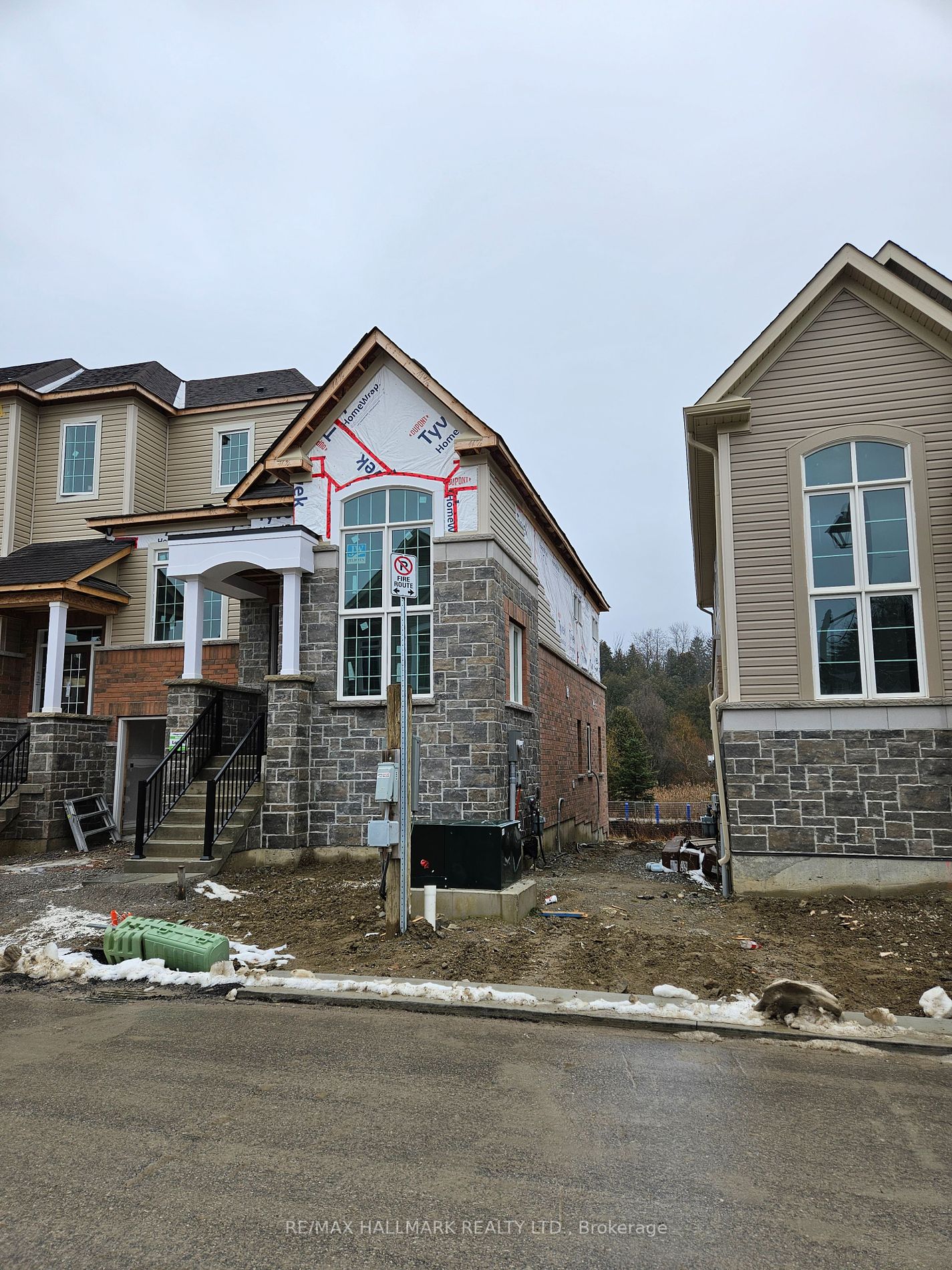 90 Lyall Stokes Circle