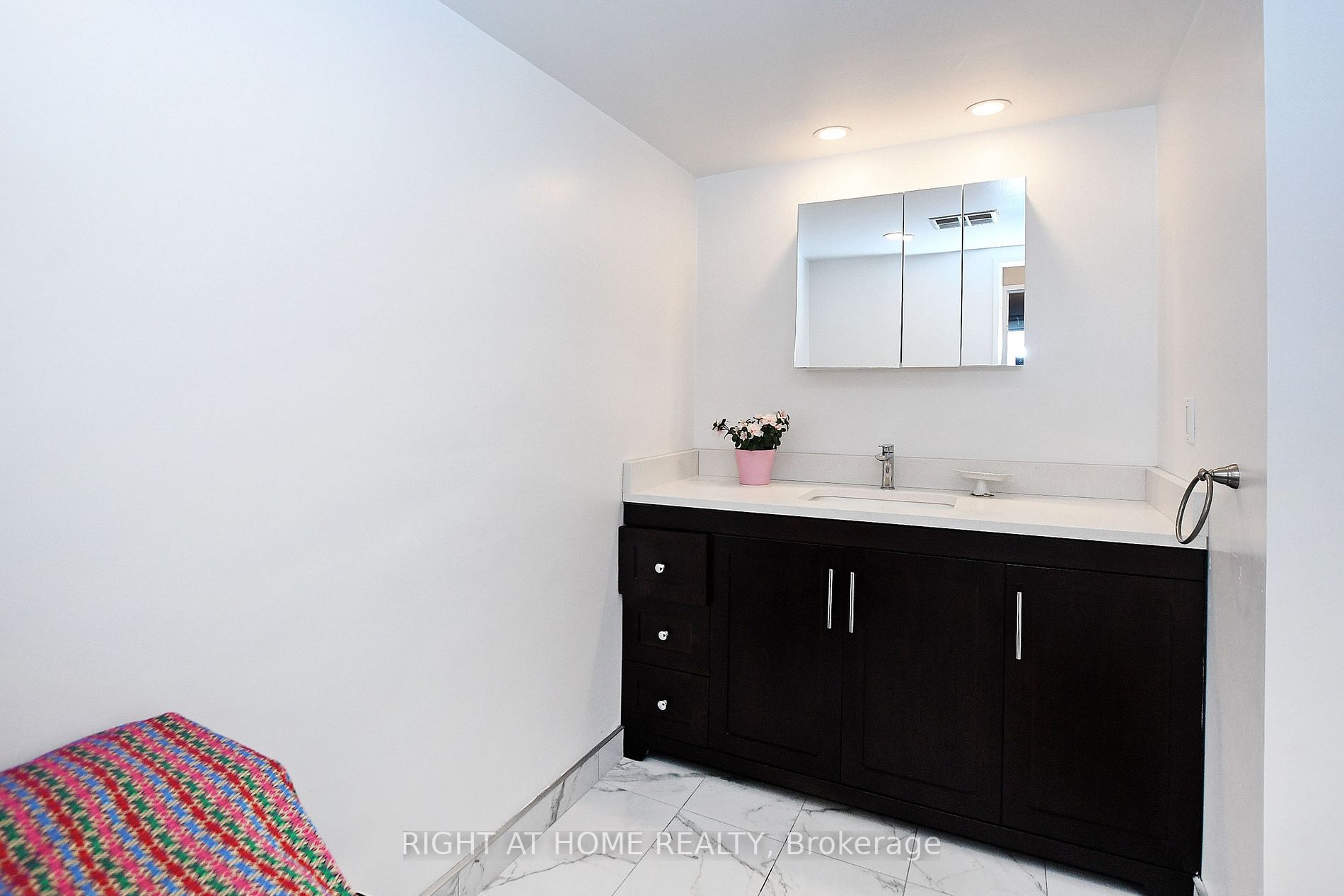 60 Inverlochy Blvd, #806