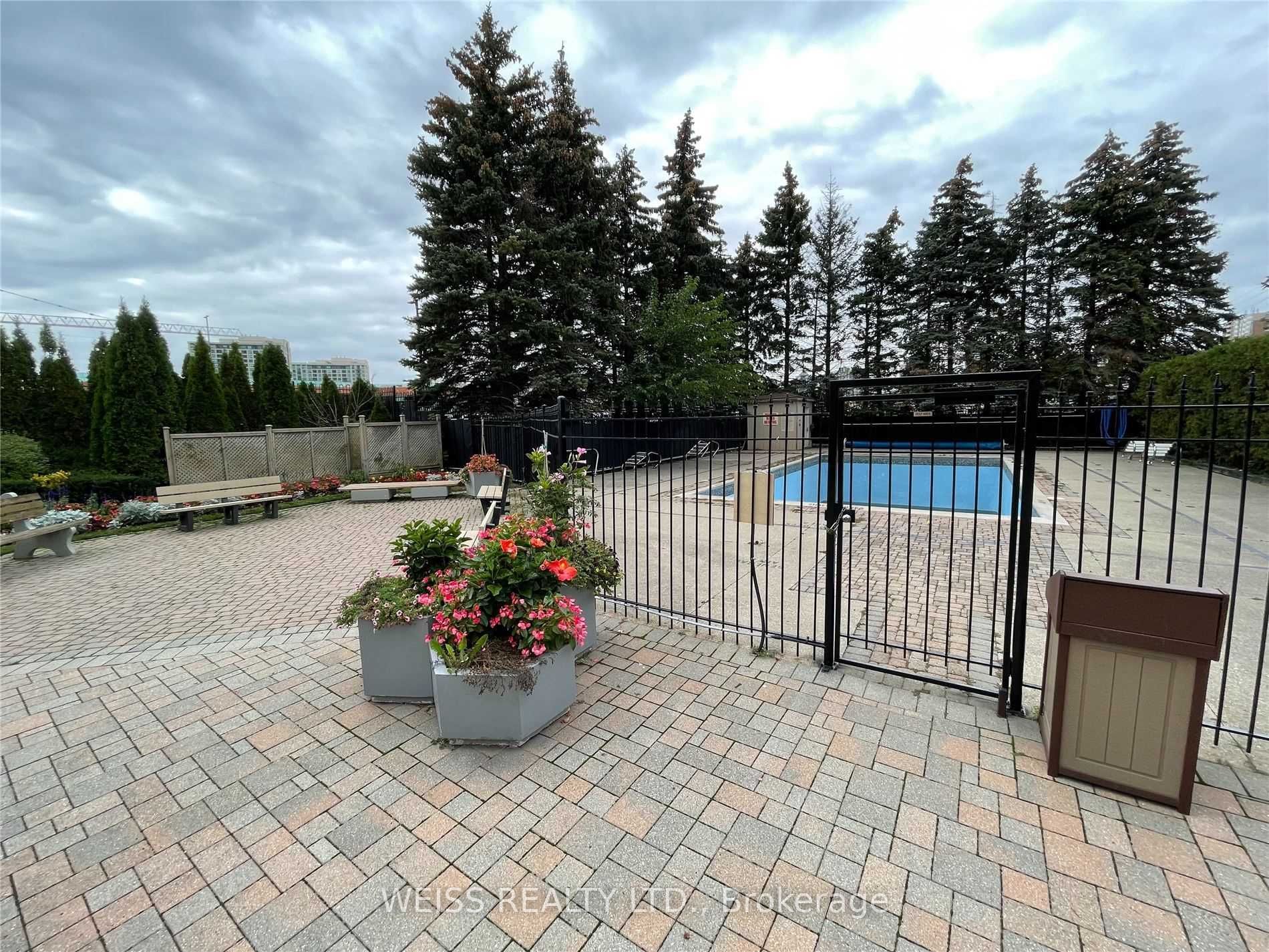7460 Bathurst St, #1210