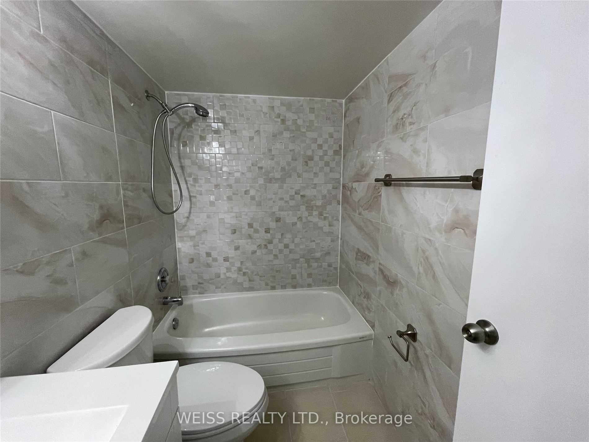 7460 Bathurst St, #1210