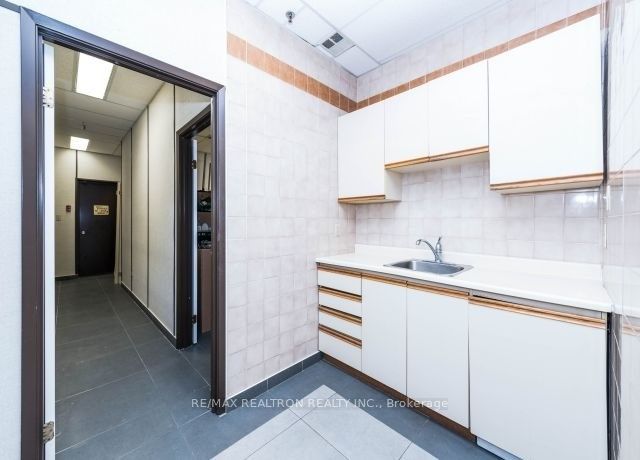 3300 Steeles Ave W, #8