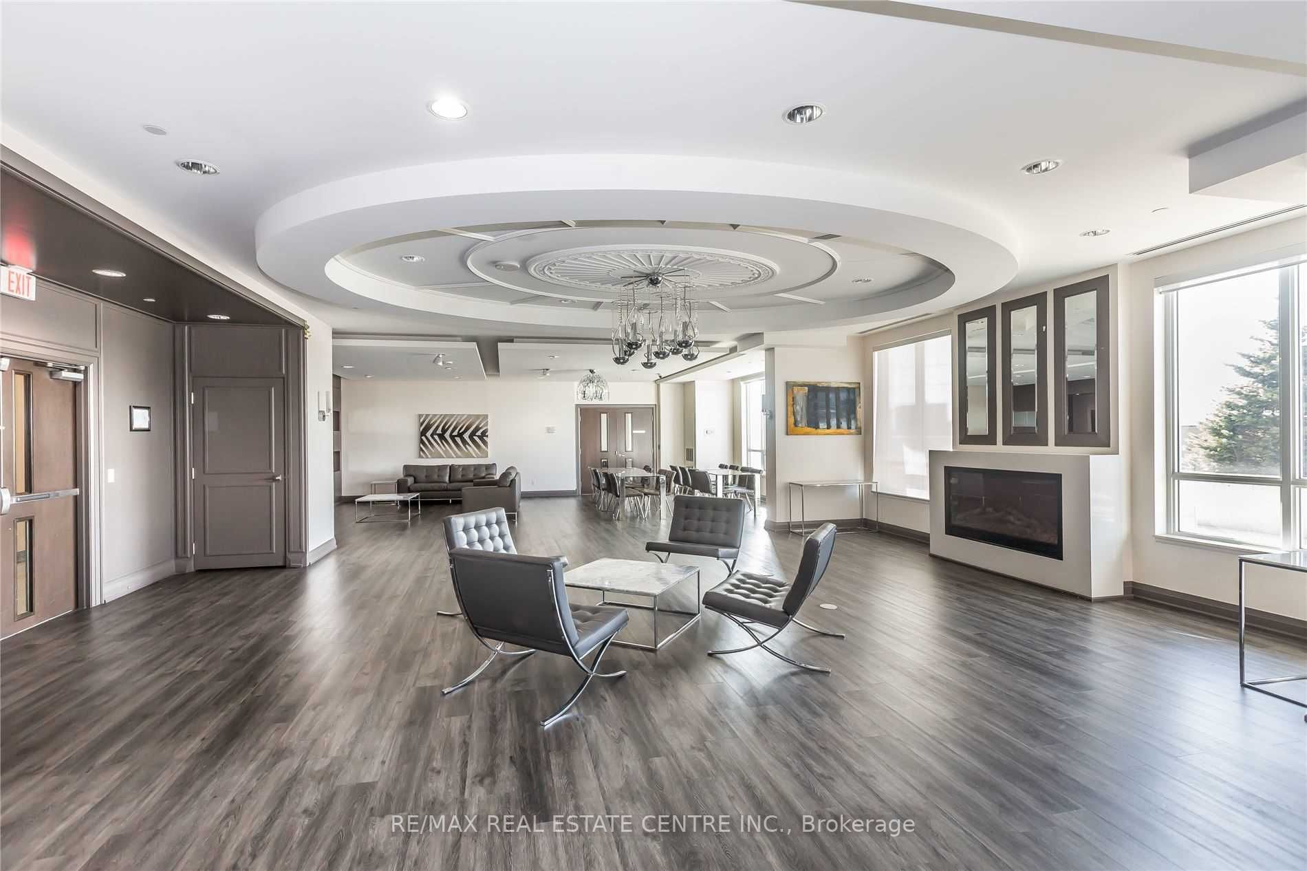 7171 Yonge St, #Ph02