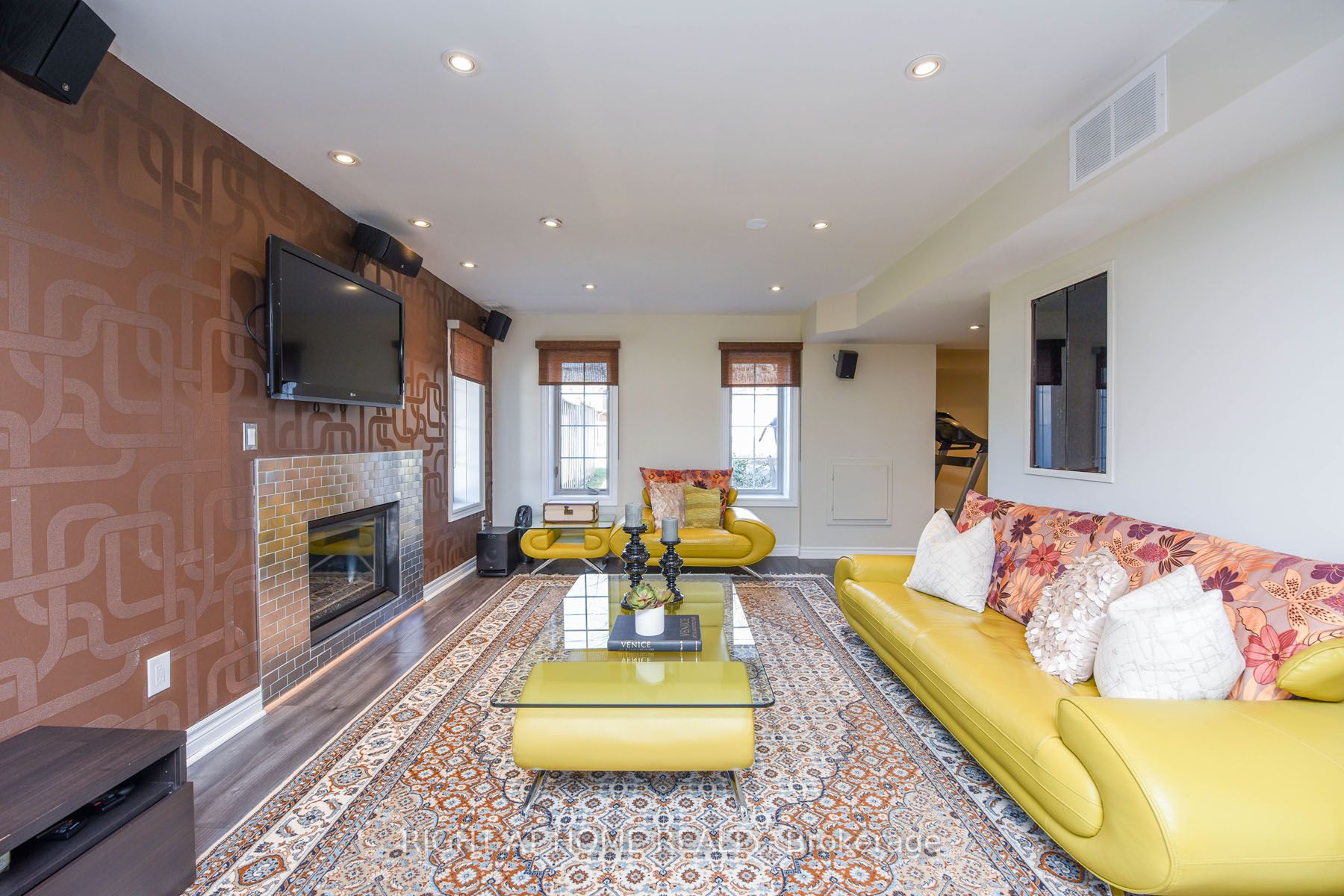 9199 Yonge St, #517