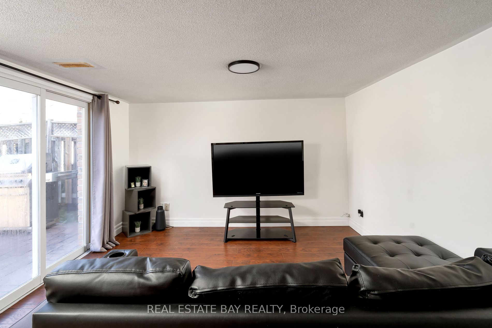 79 Zima Cres