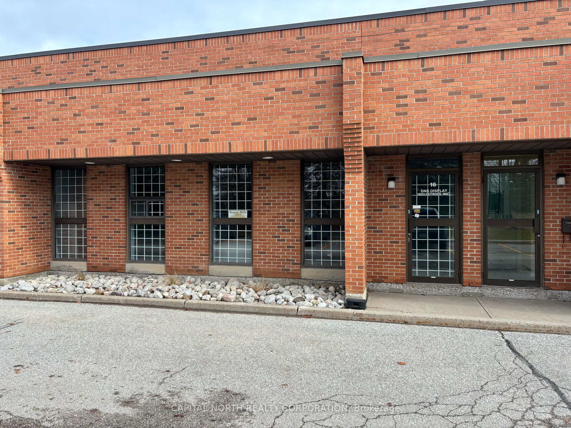 200 Connie Cres, #16