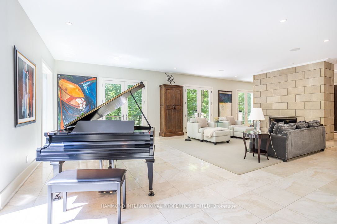 1 Manitou Dr