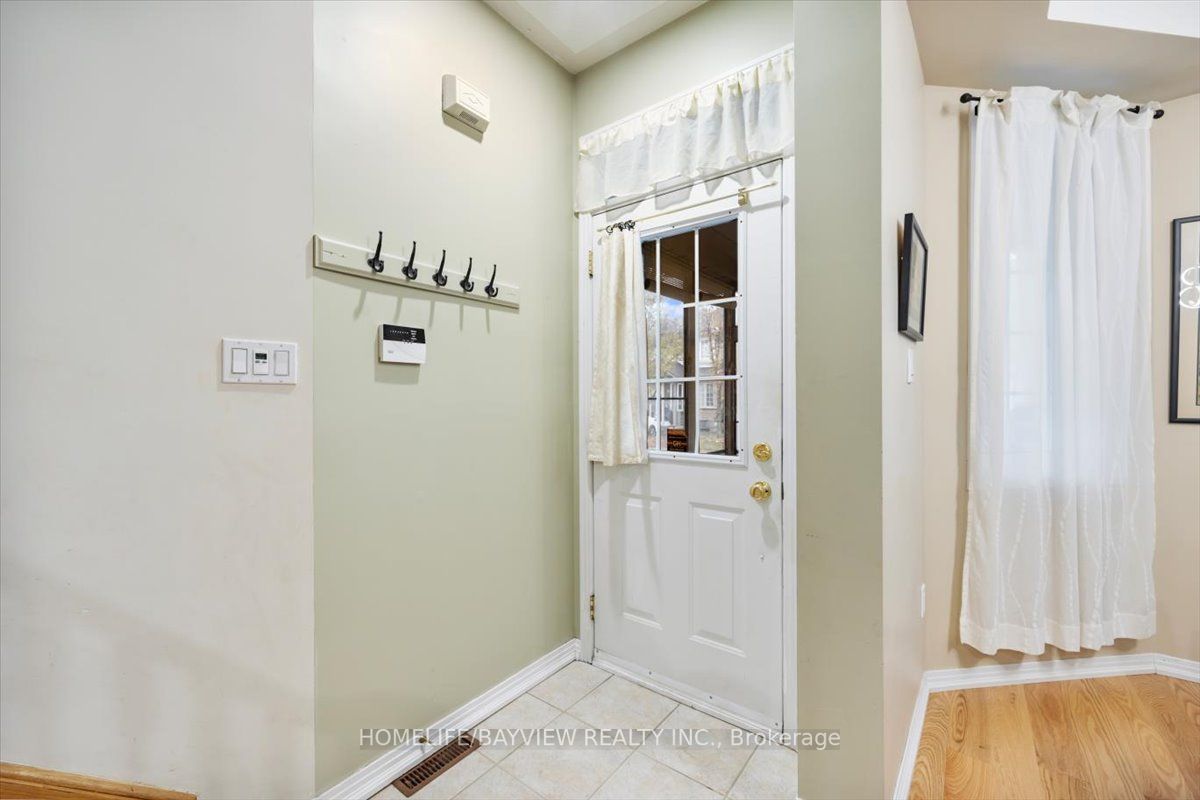 10 Sanderson Rd