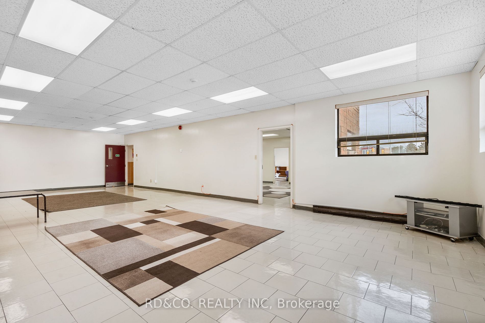 3 Clayton Dr W