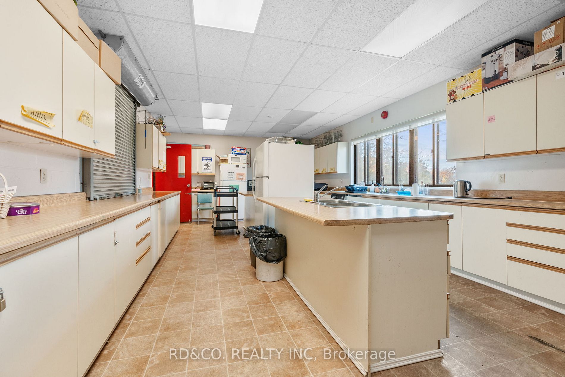 3 Clayton Dr W