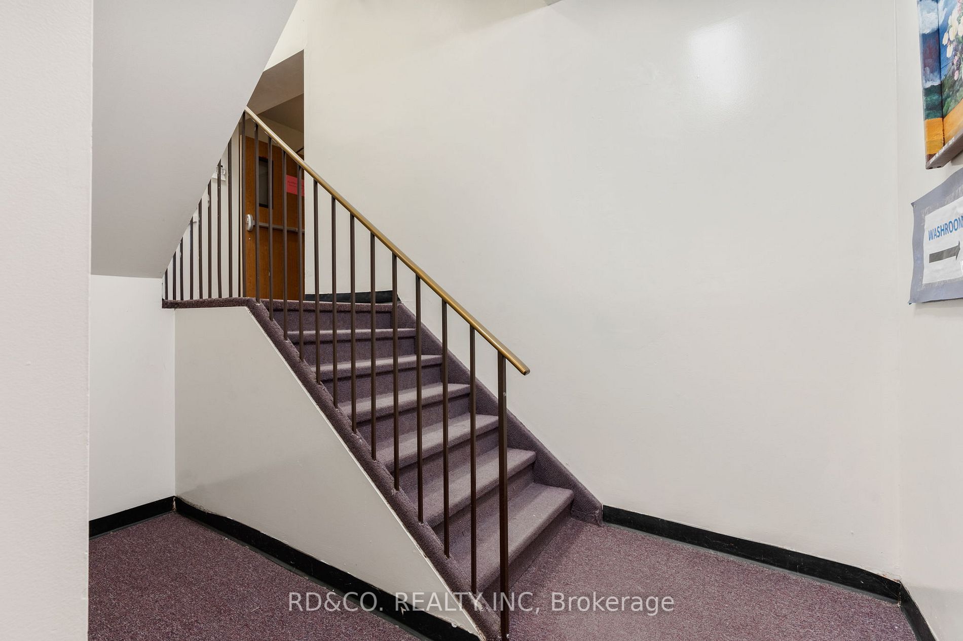 3 Clayton Dr W