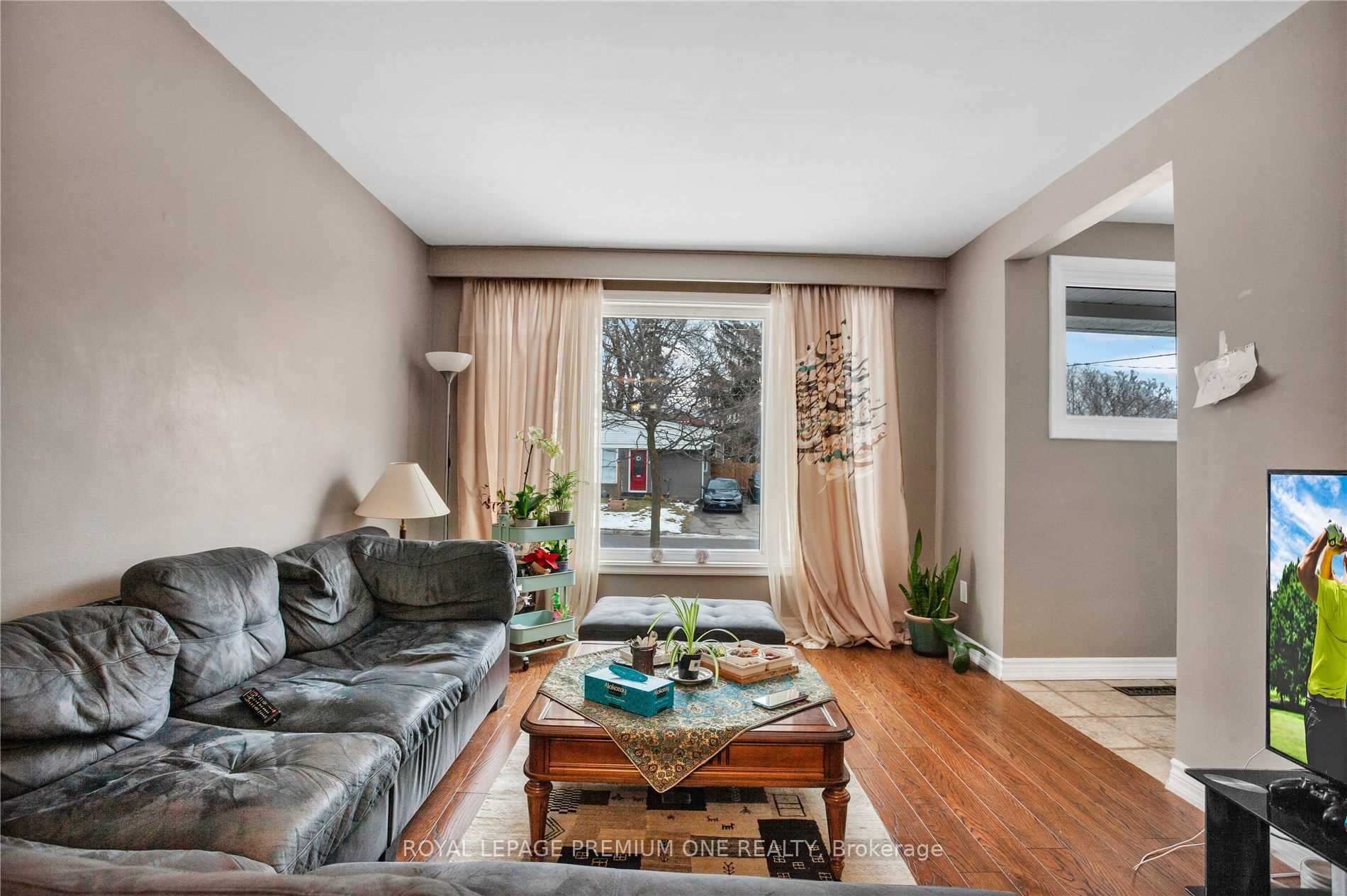 46 Newbury Dr, #Main