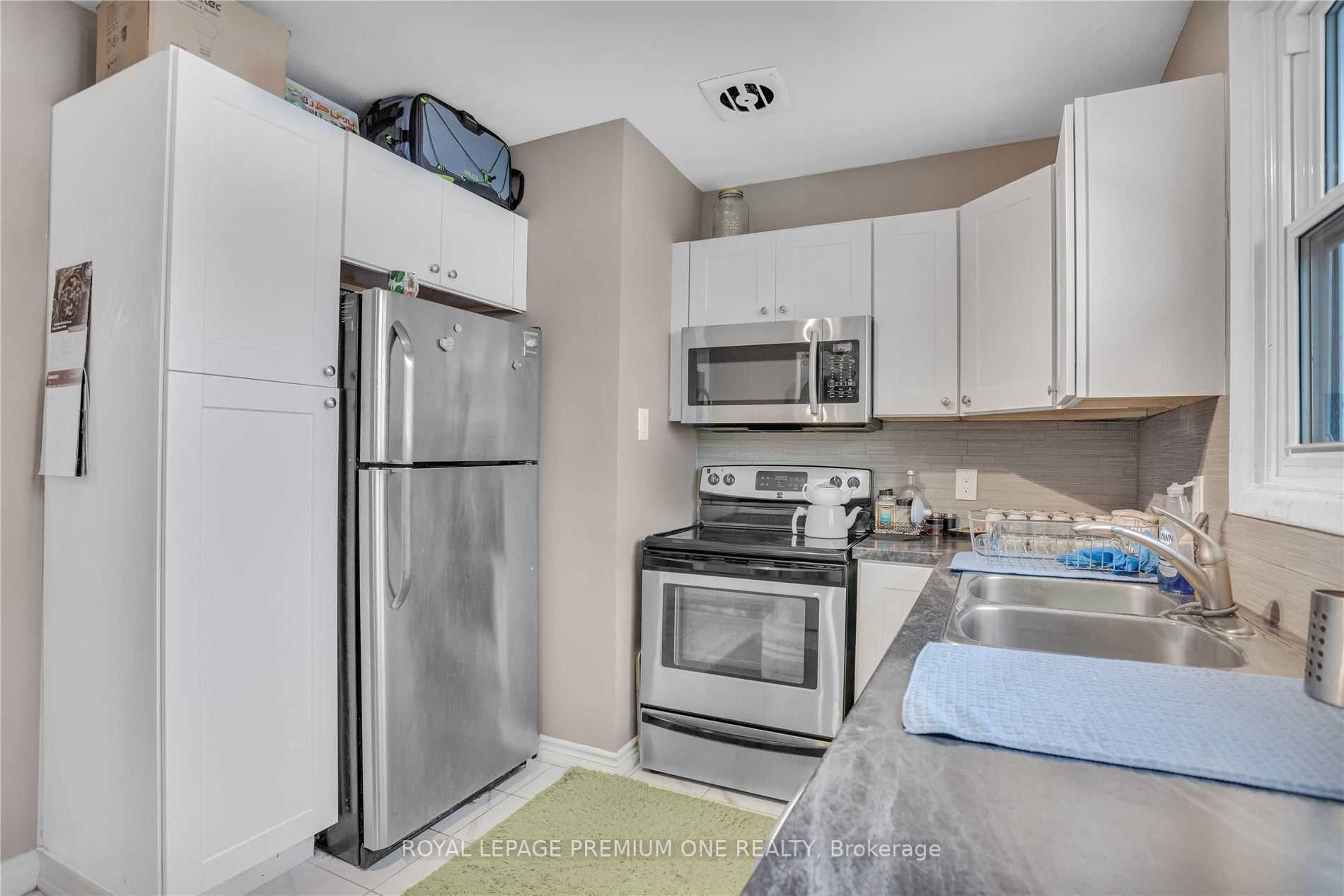 46 Newbury Dr, #Main