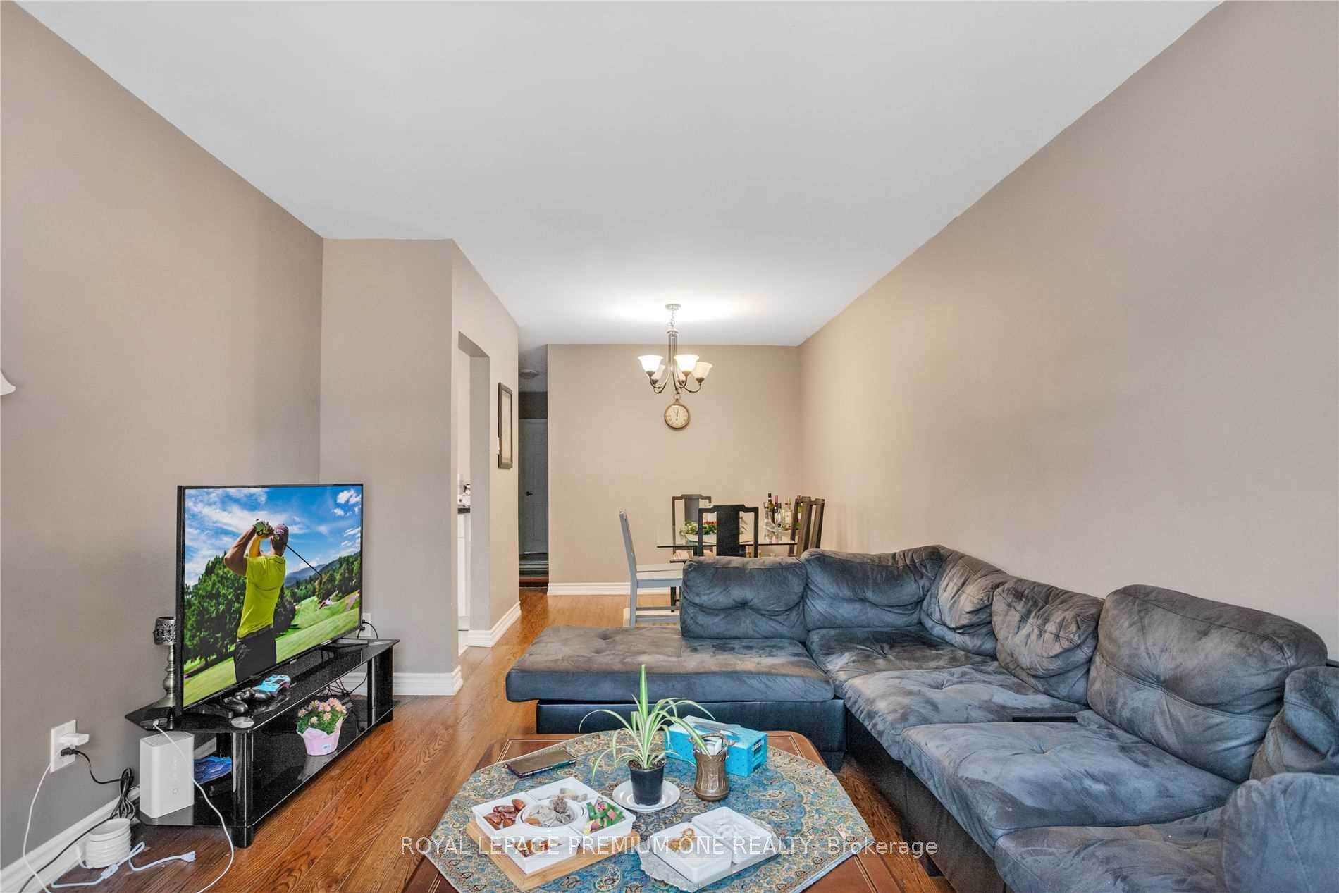 46 Newbury Dr, #Main