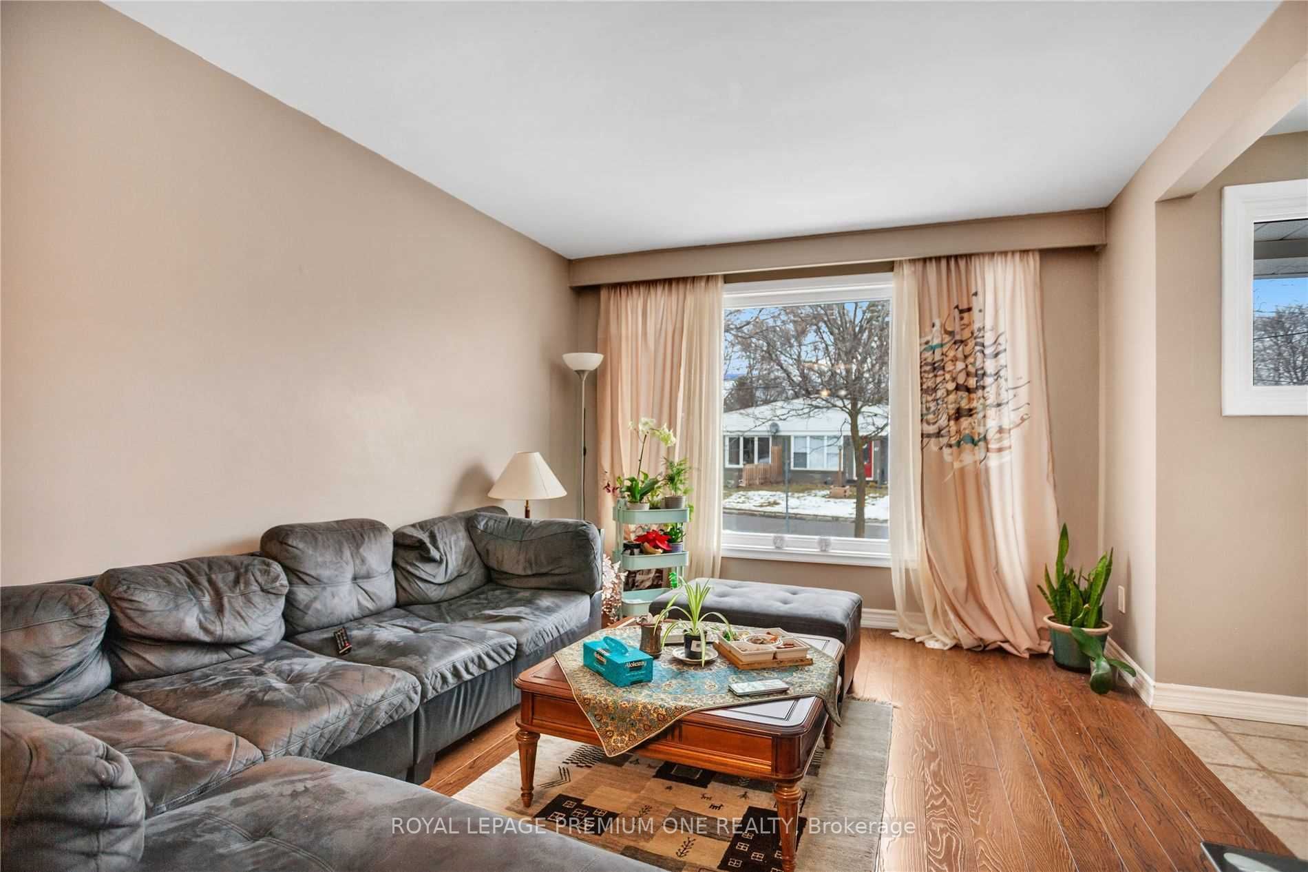 46 Newbury Dr, #Main