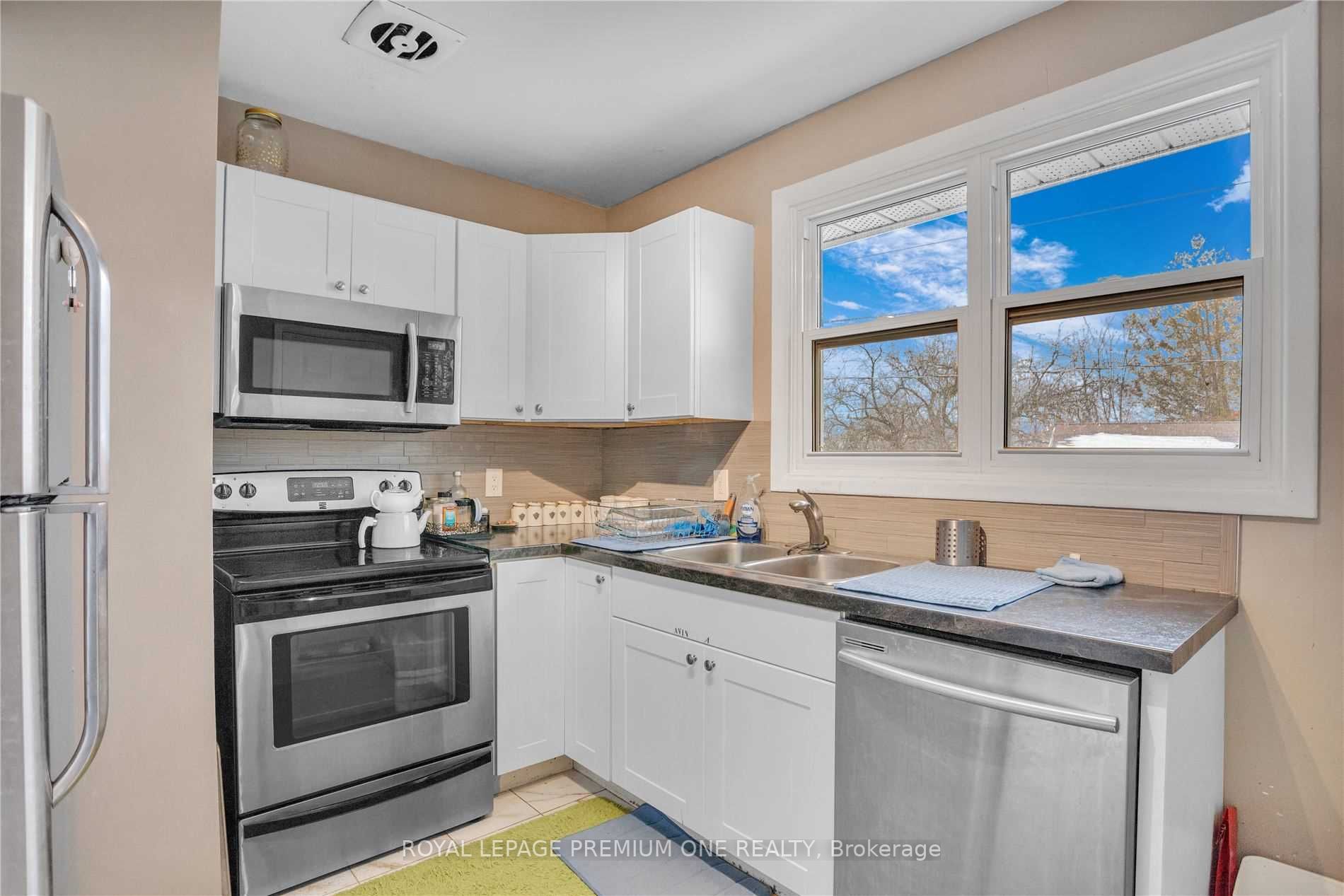 46 Newbury Dr, #Main
