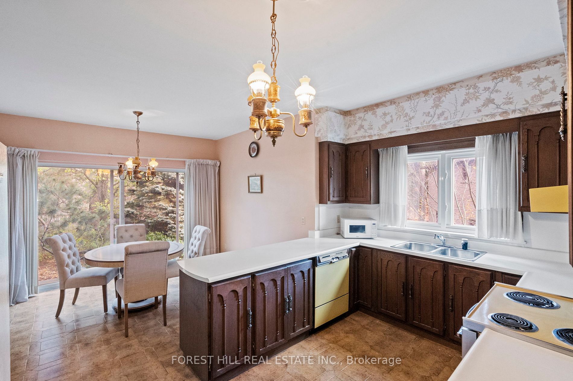 9 Forest Park Cres