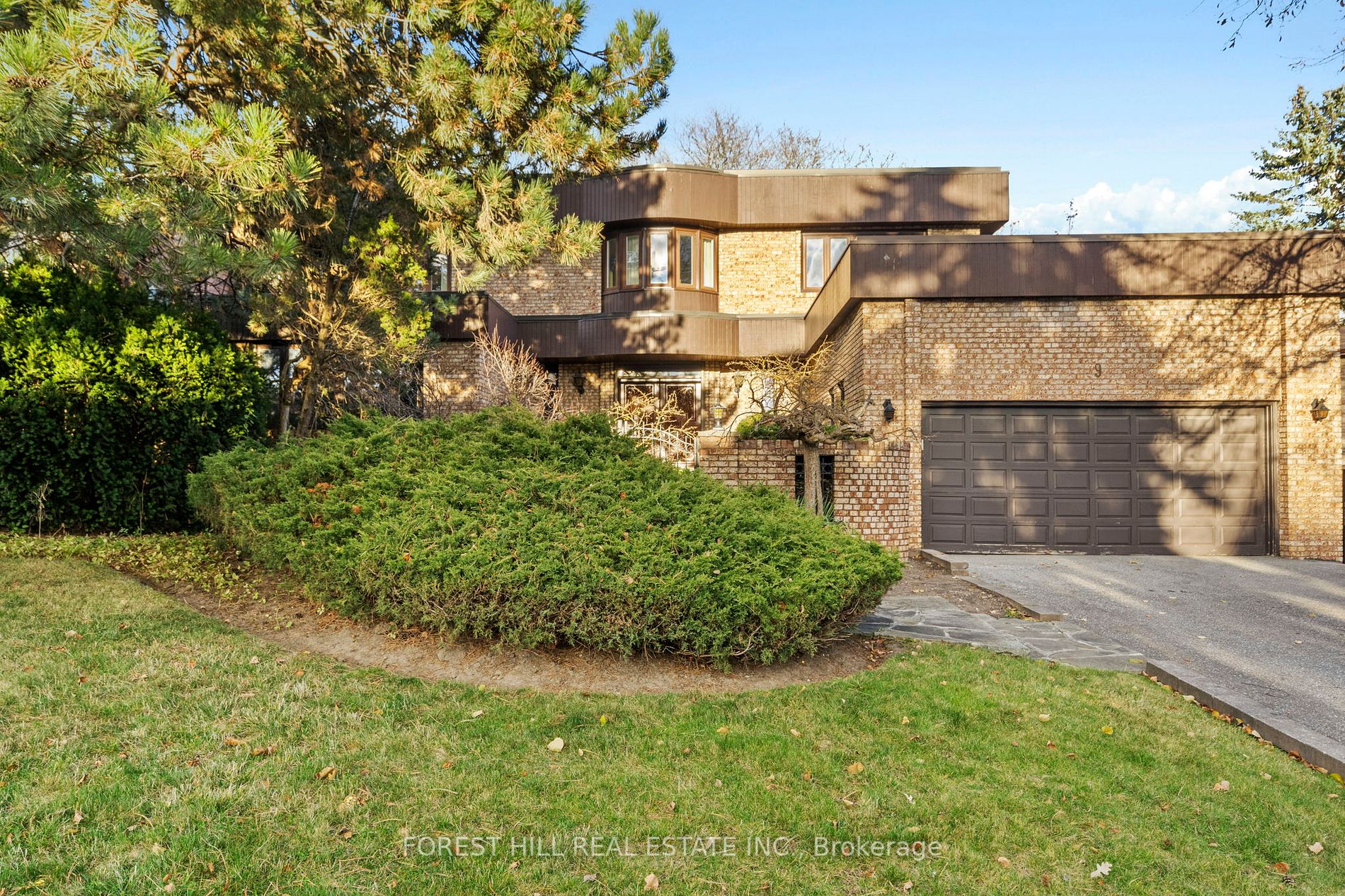 9 Forest Park Cres