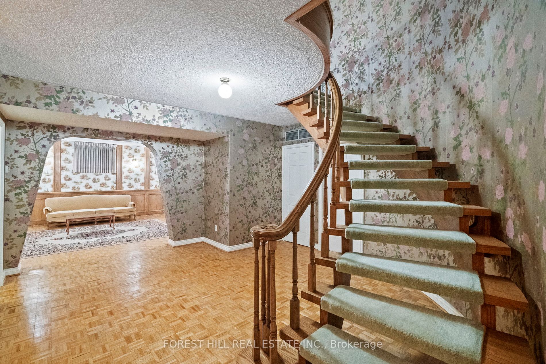 9 Forest Park Cres