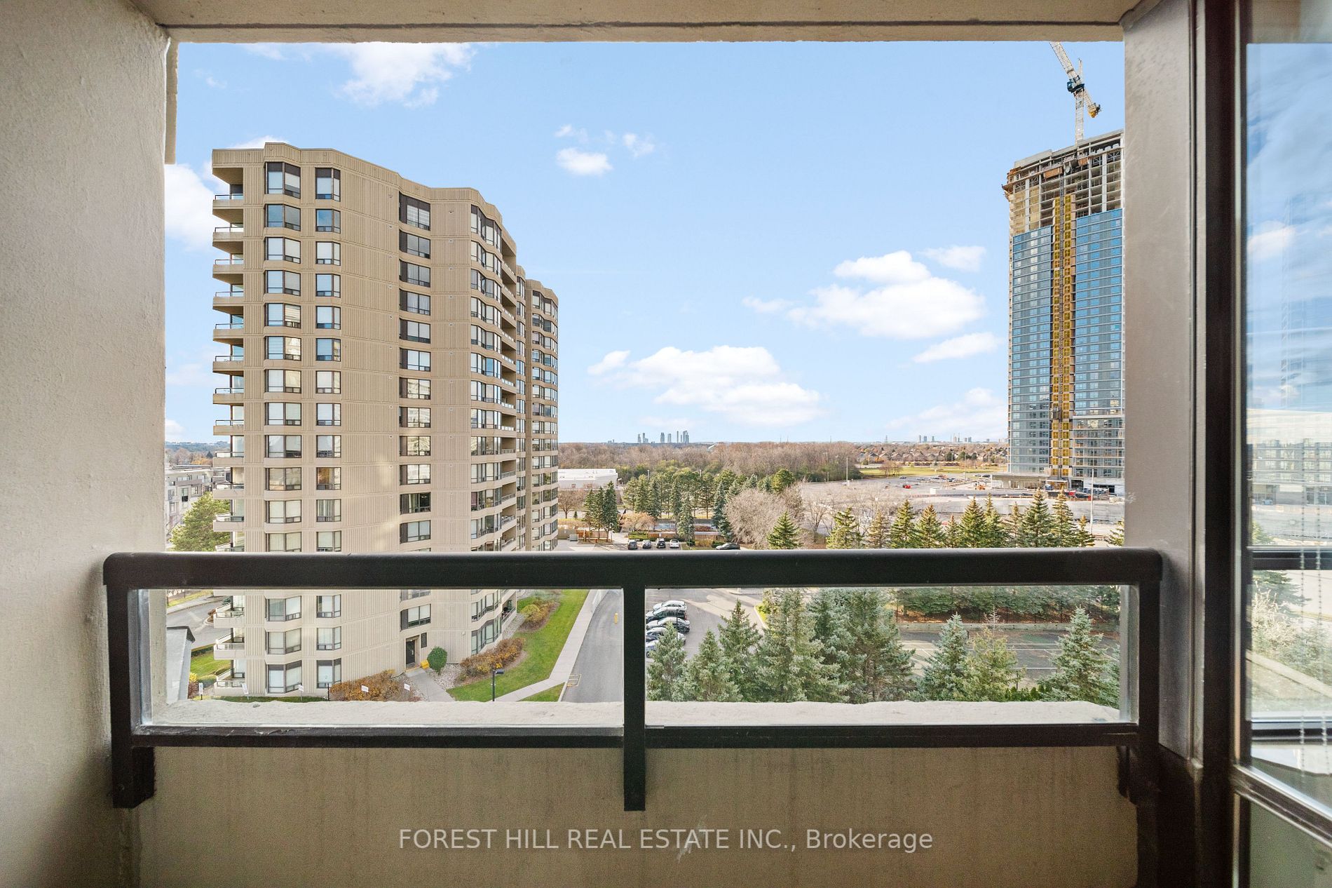7440 Bathurst St, #811