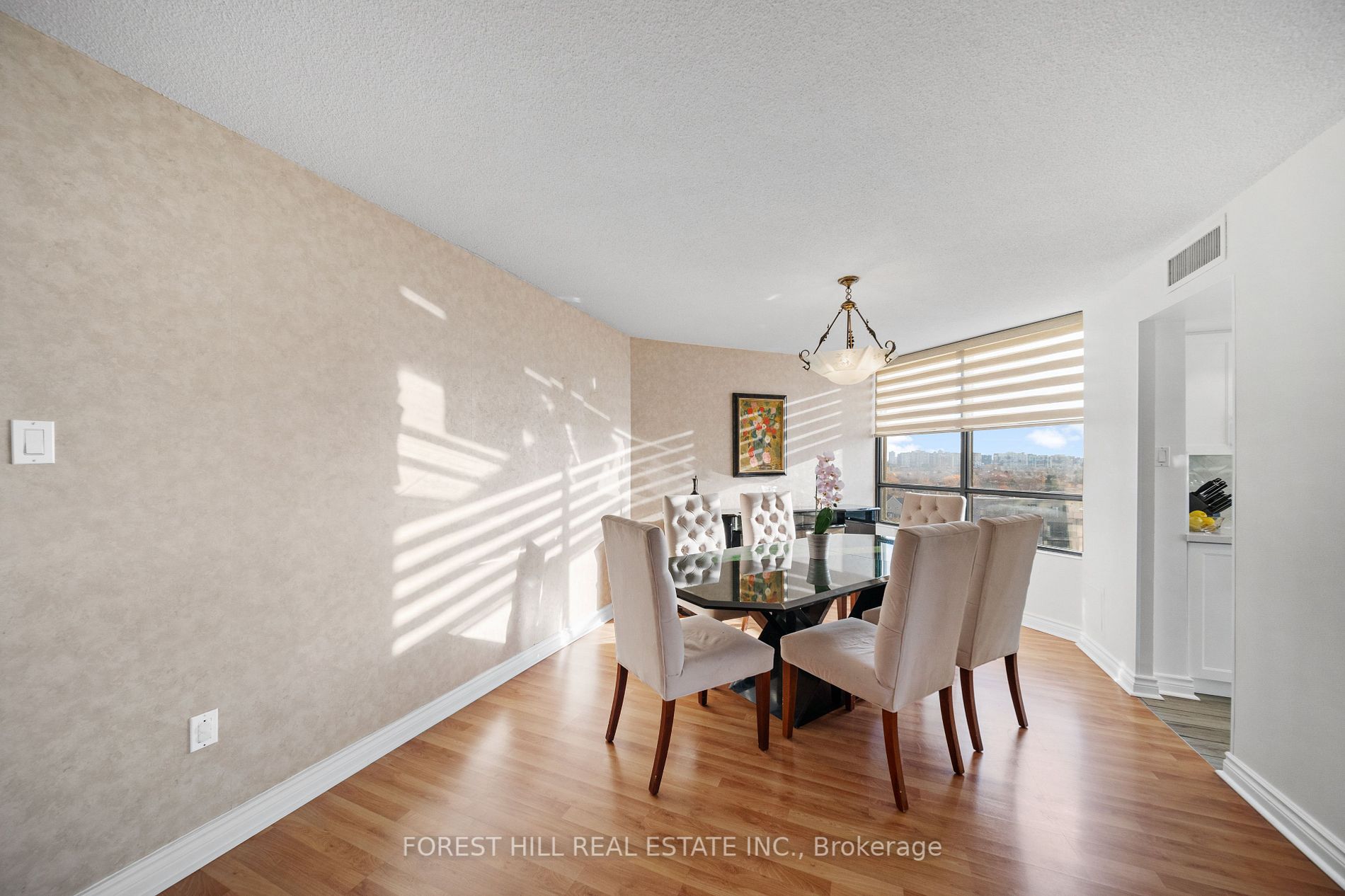 7440 Bathurst St, #811