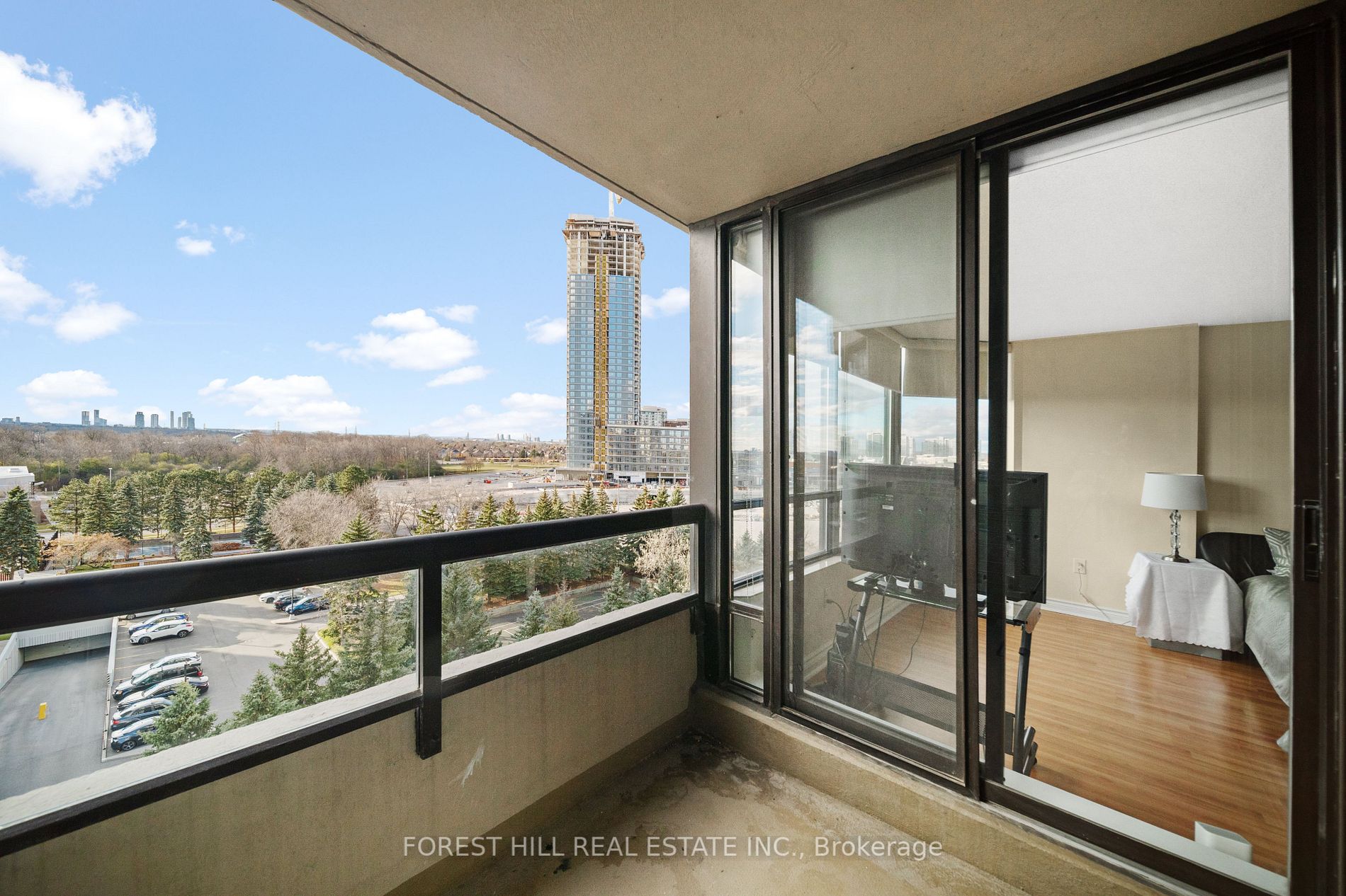 7440 Bathurst St, #811