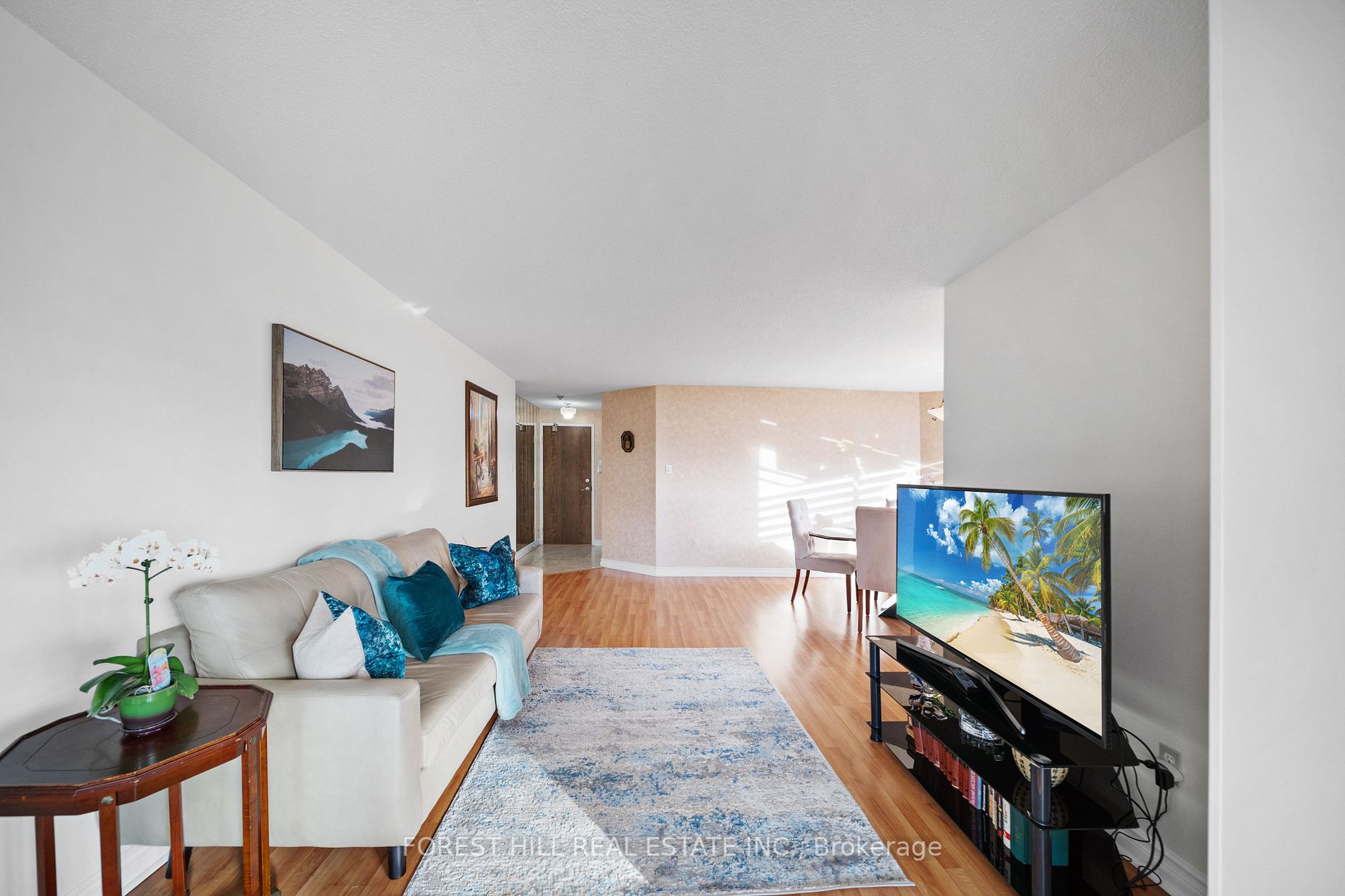 7440 Bathurst St, #811