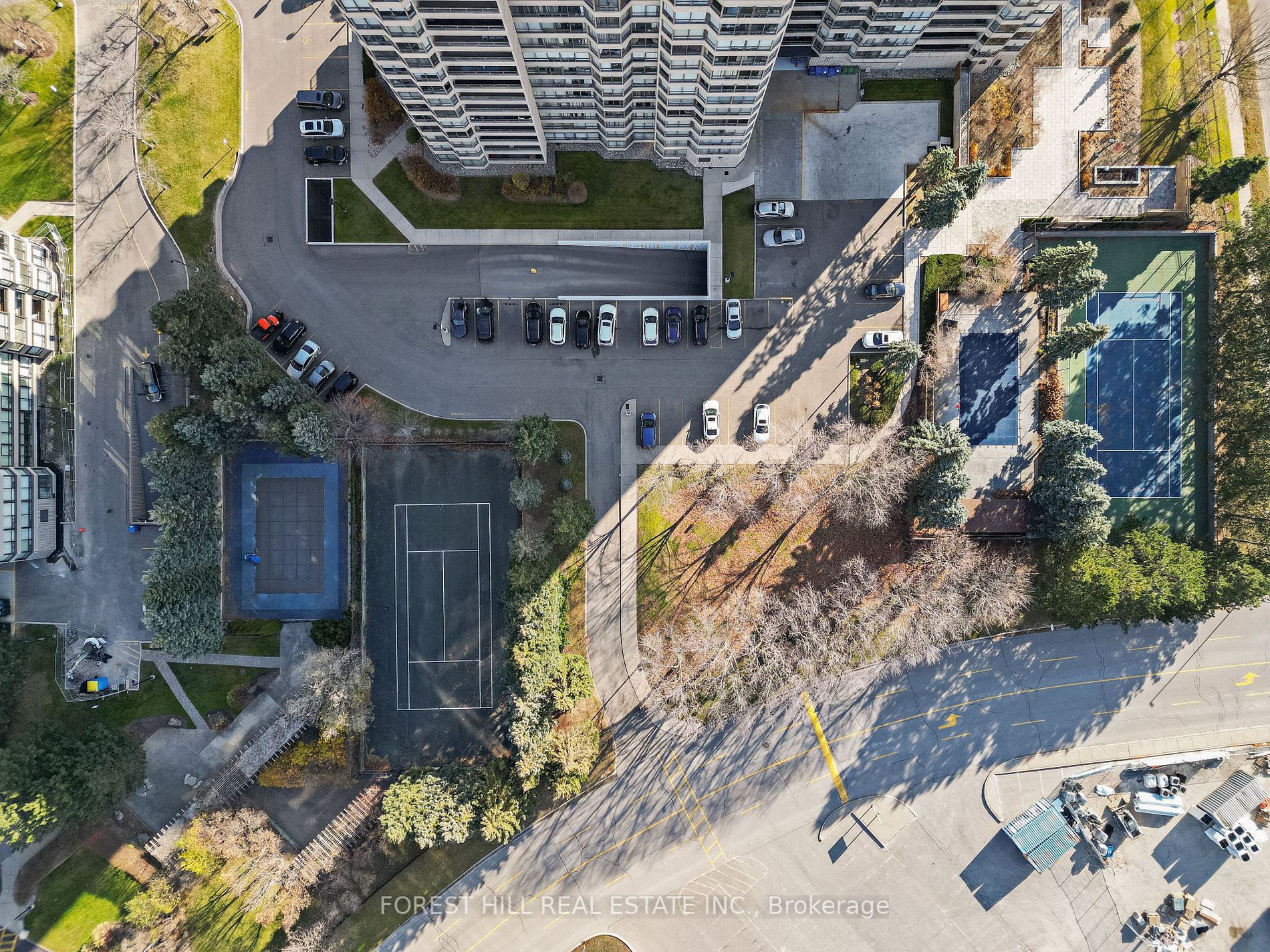 7440 Bathurst St, #811