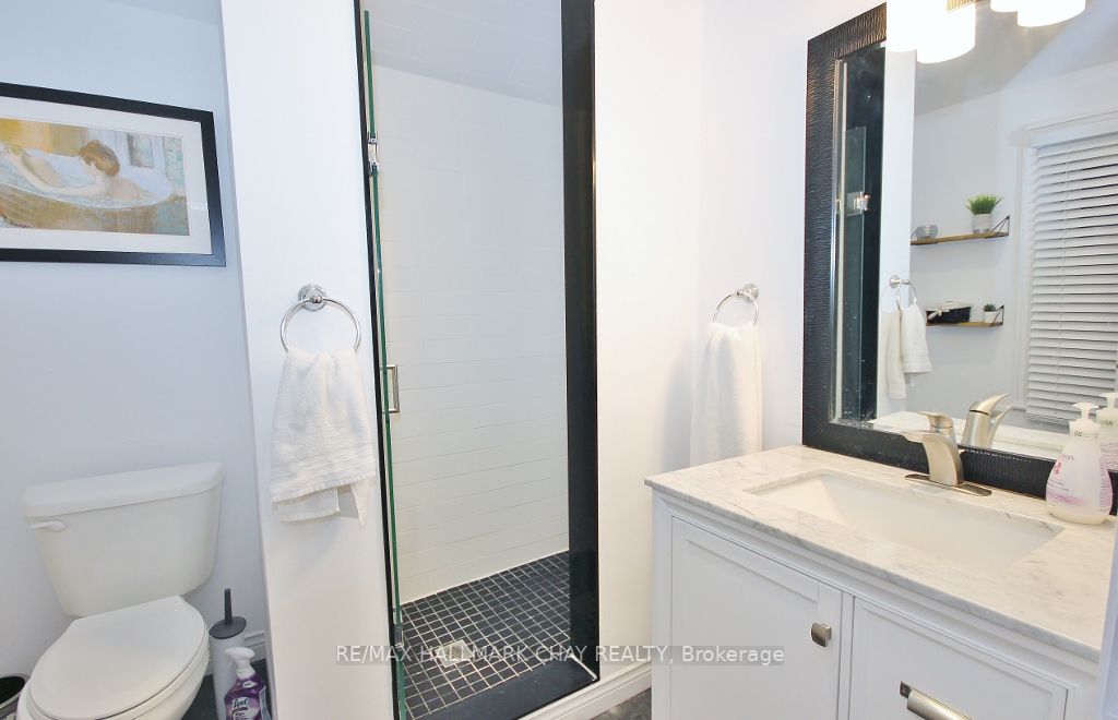 65 Holland St W, #2