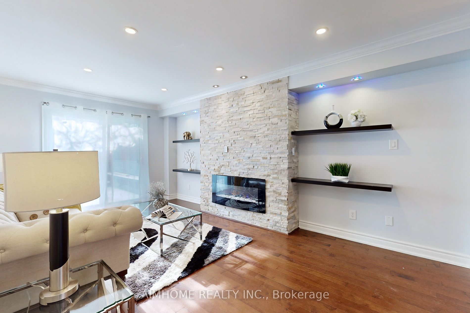 1 Larkin Ave