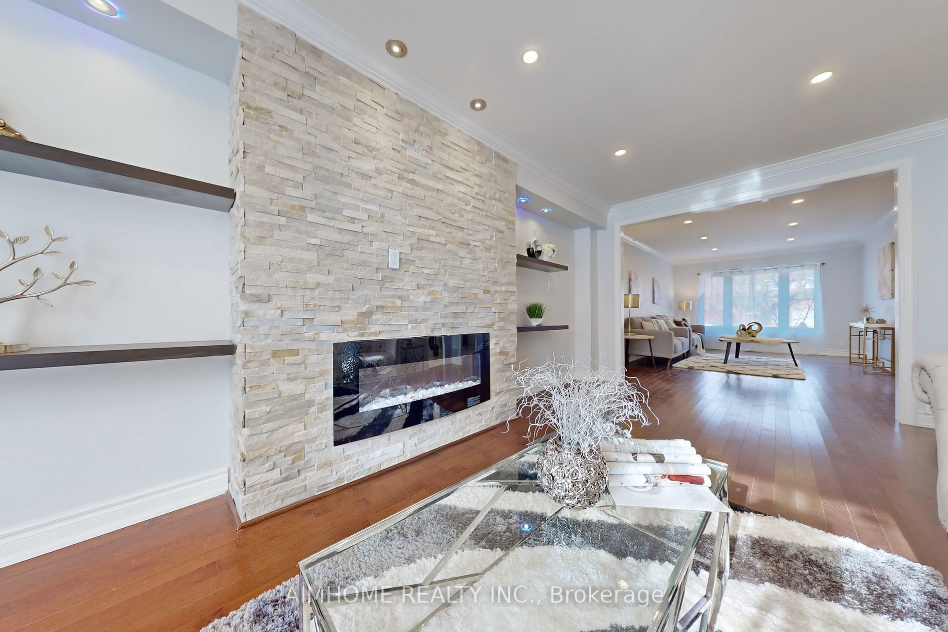 1 Larkin Ave