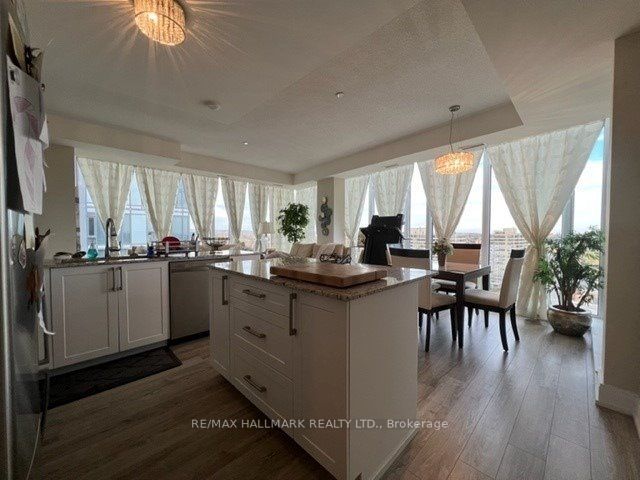 9600 Yonge St, #1711