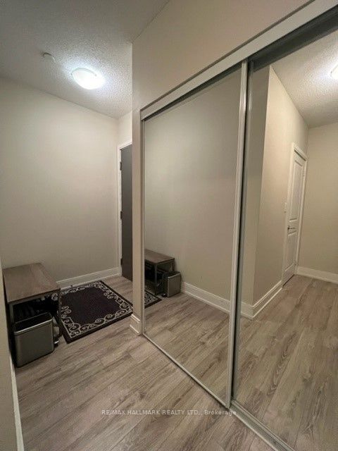 9600 Yonge St, #1711