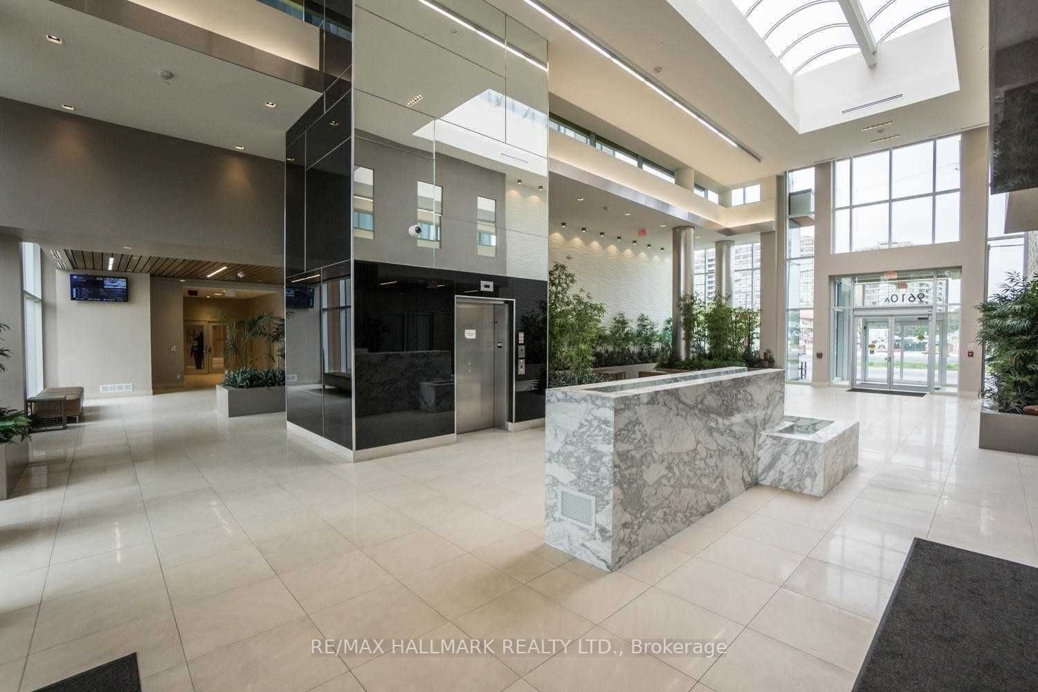 9600 Yonge St, #1711