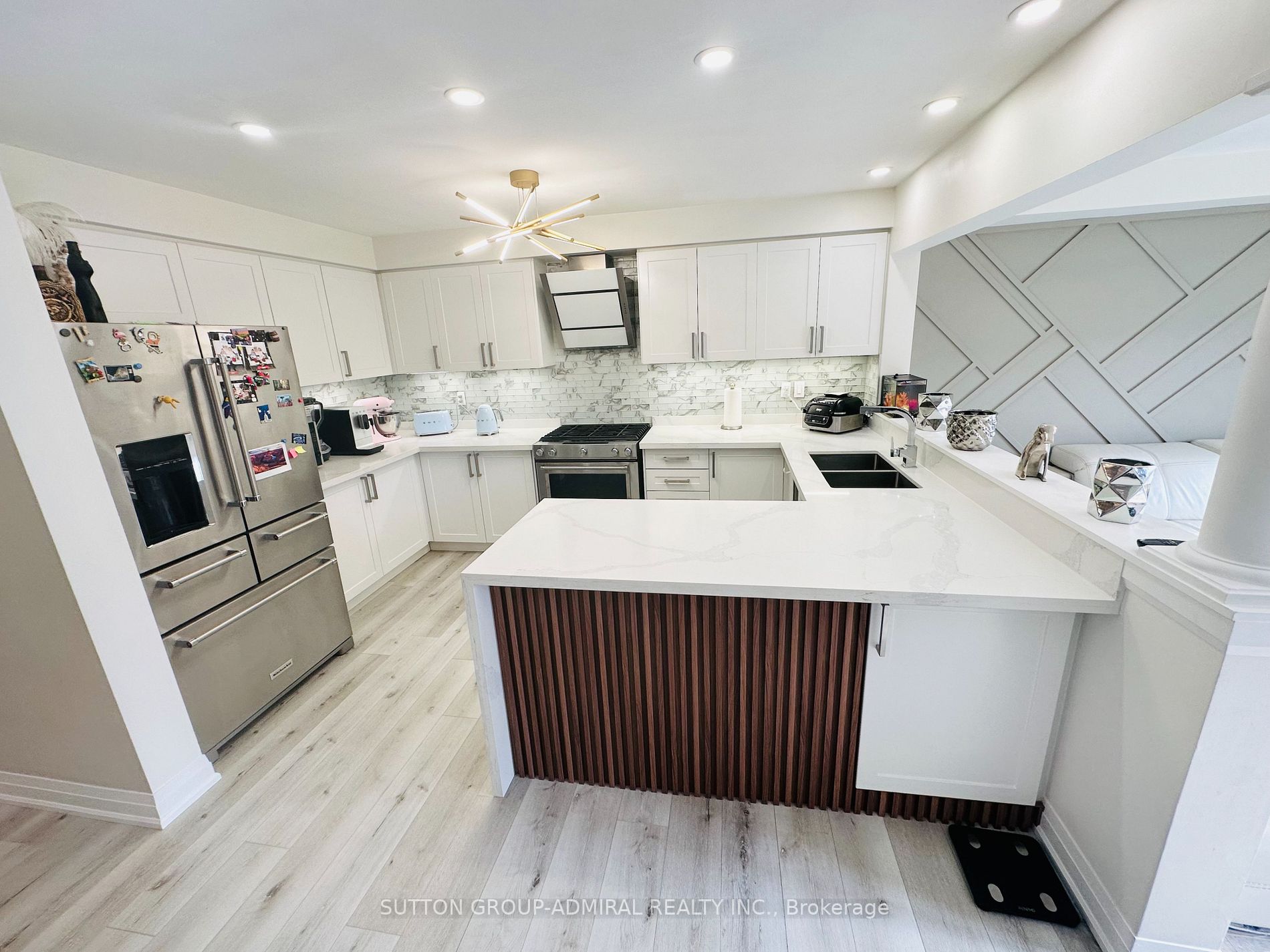 11 Rockview Gdns