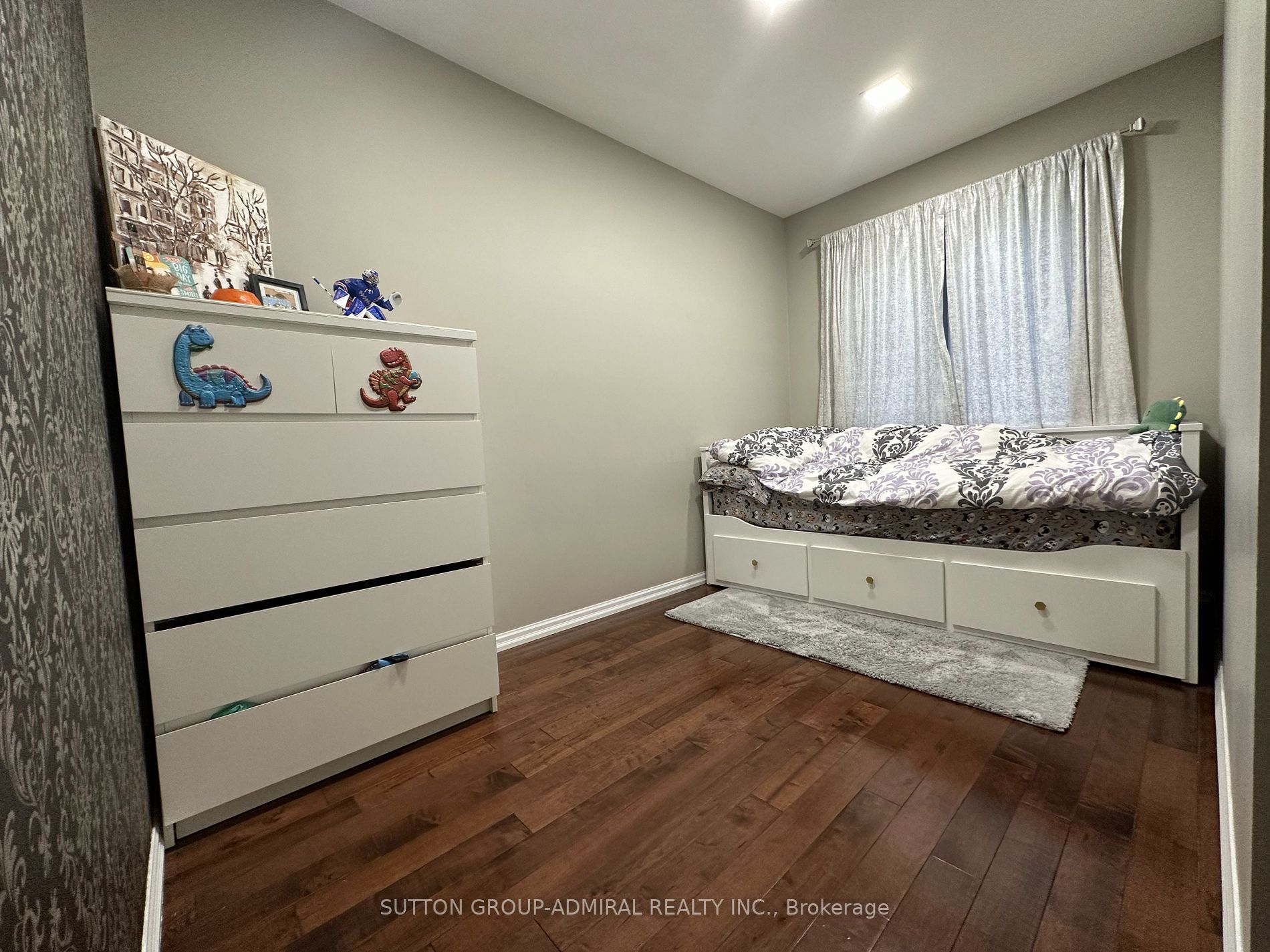 11 Rockview Gdns