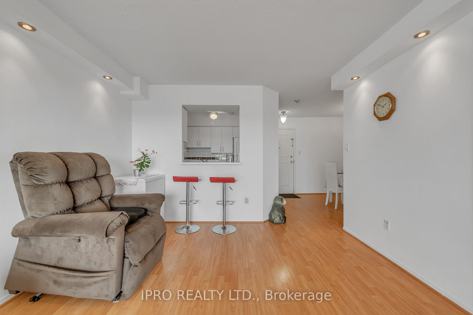 326 Major Mackenzie Dr E, #617