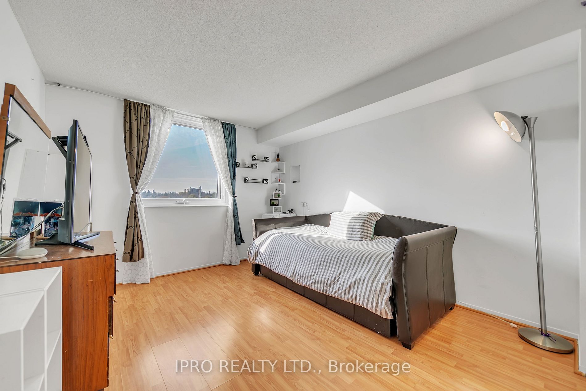 326 Major Mackenzie Dr E, #617