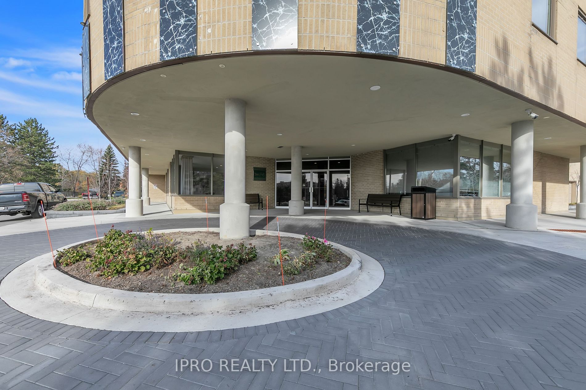 326 Major Mackenzie Dr E, #617