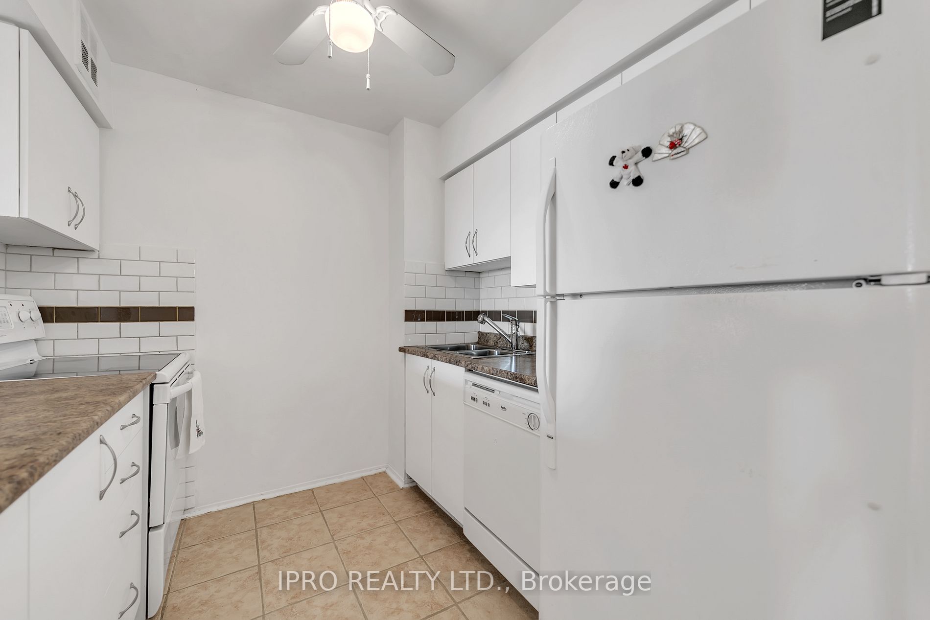 326 Major Mackenzie Dr E, #617