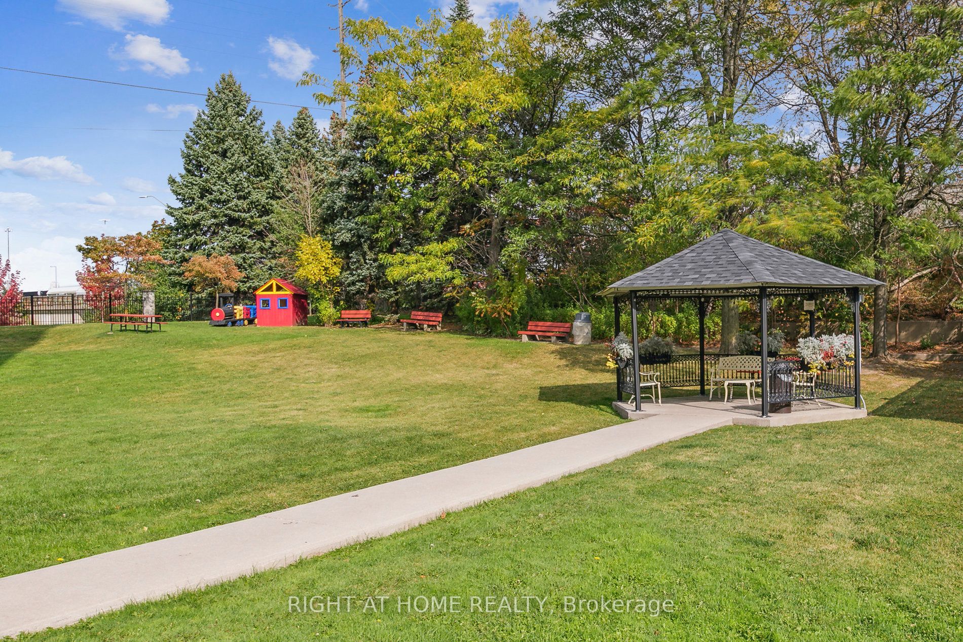 309 Major Mackenzie Dr E, #1014
