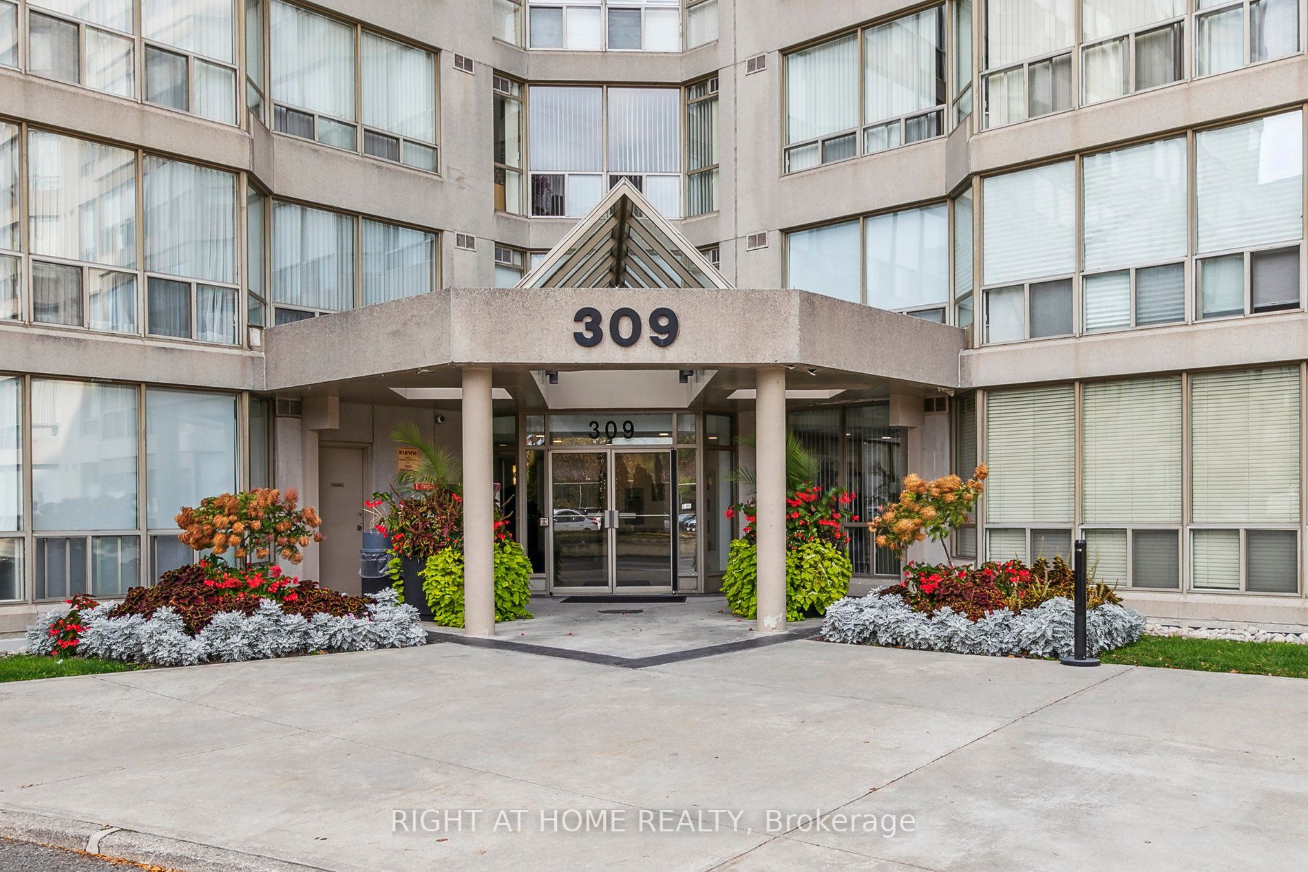 309 Major Mackenzie Dr E, #1014