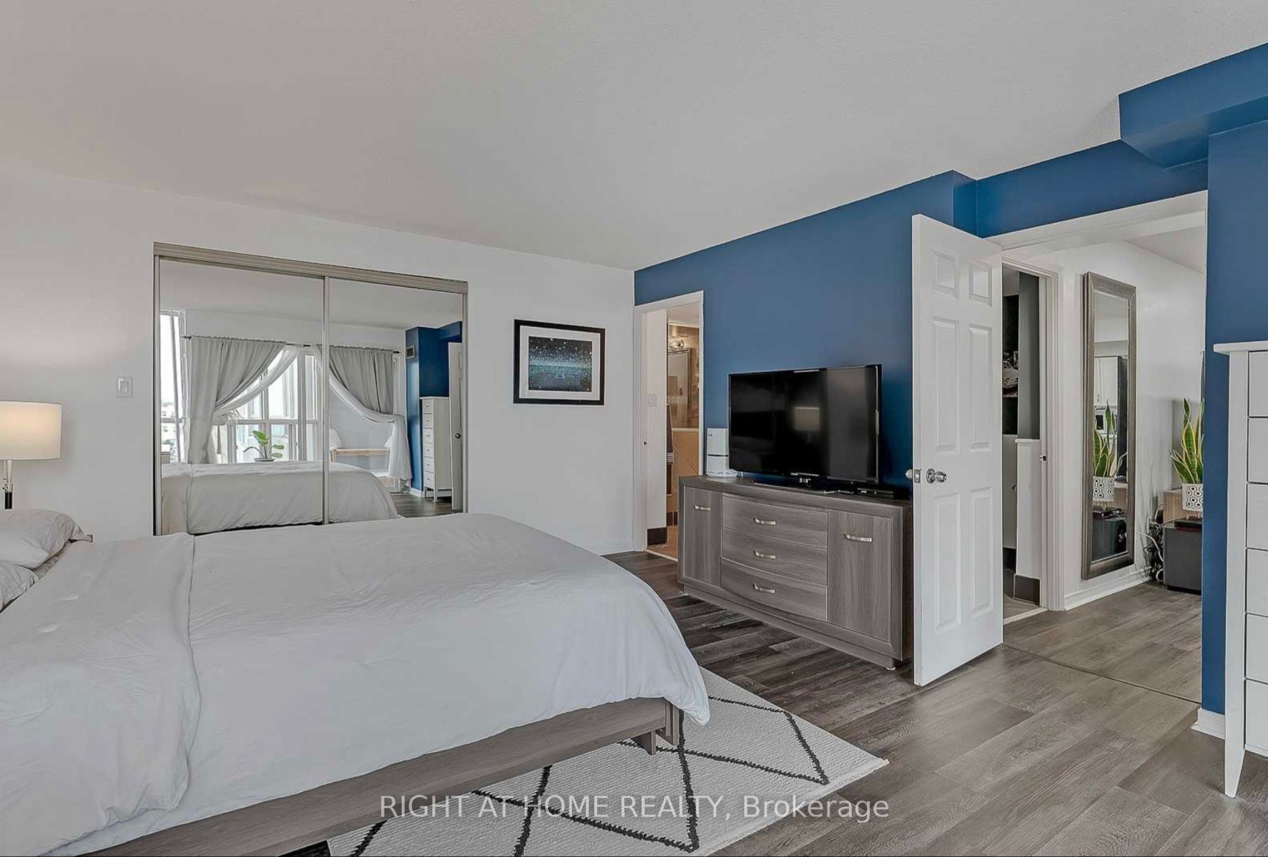 309 Major Mackenzie Dr E, #1014