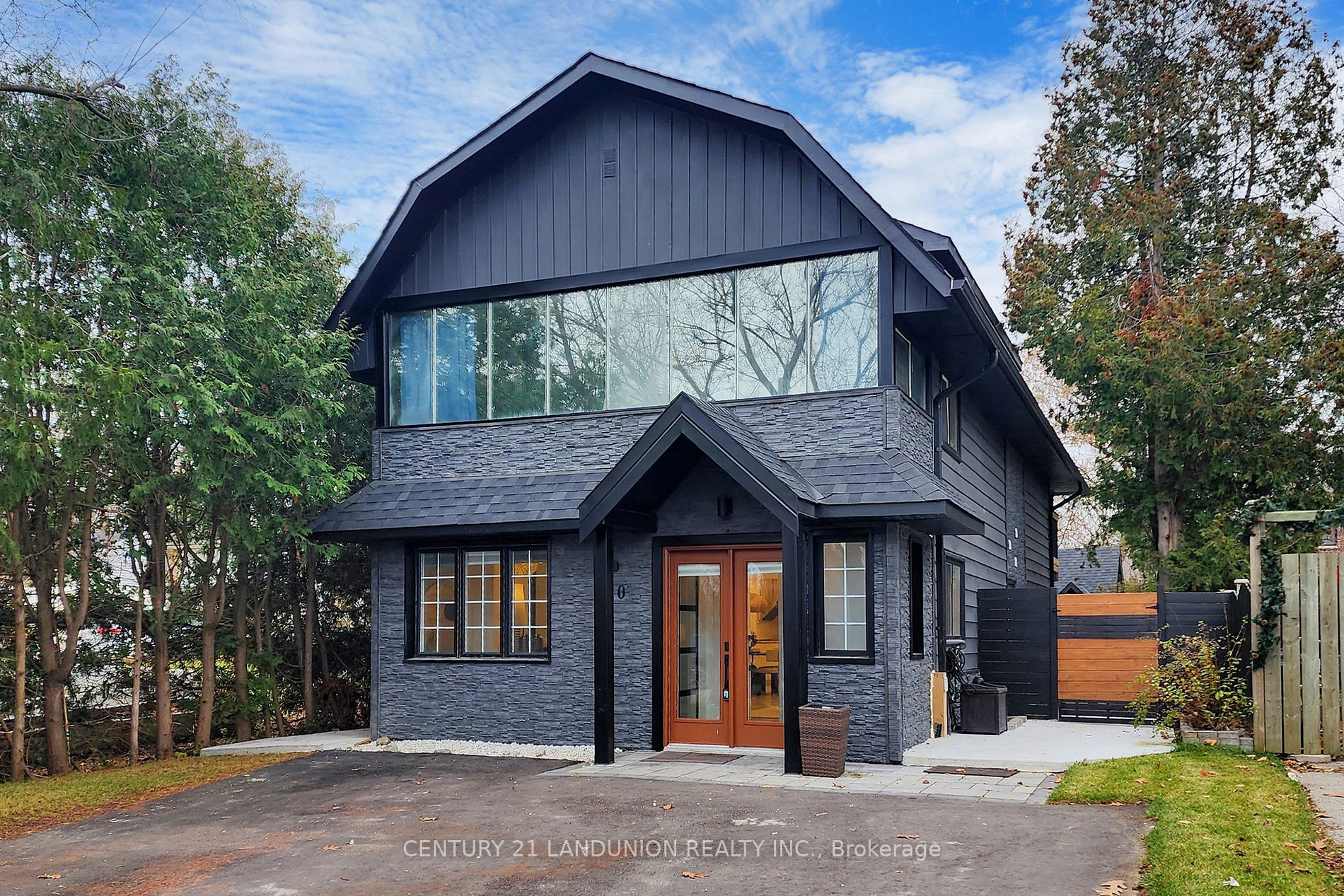 160 Olde Bayview Ave