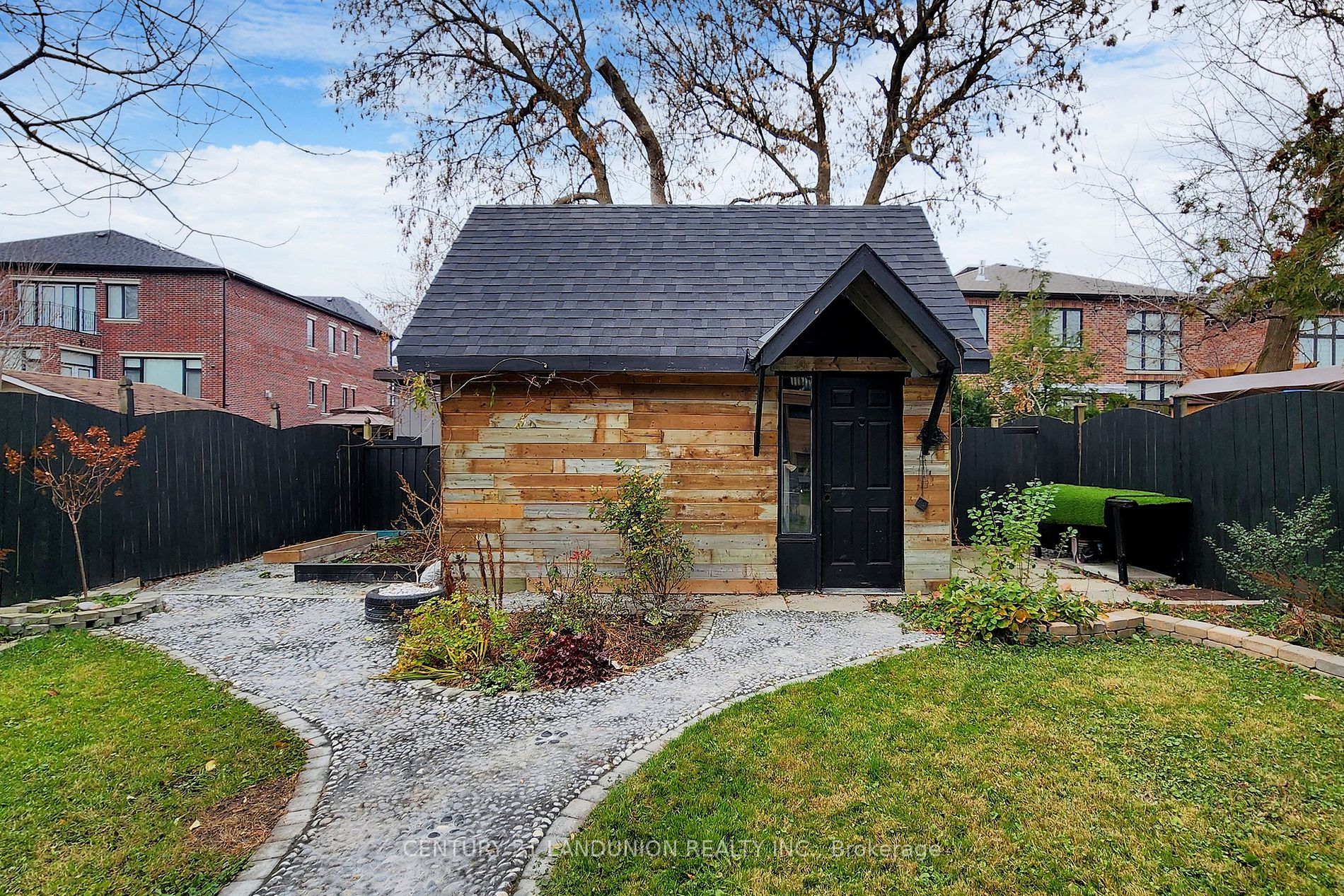 160 Olde Bayview Ave