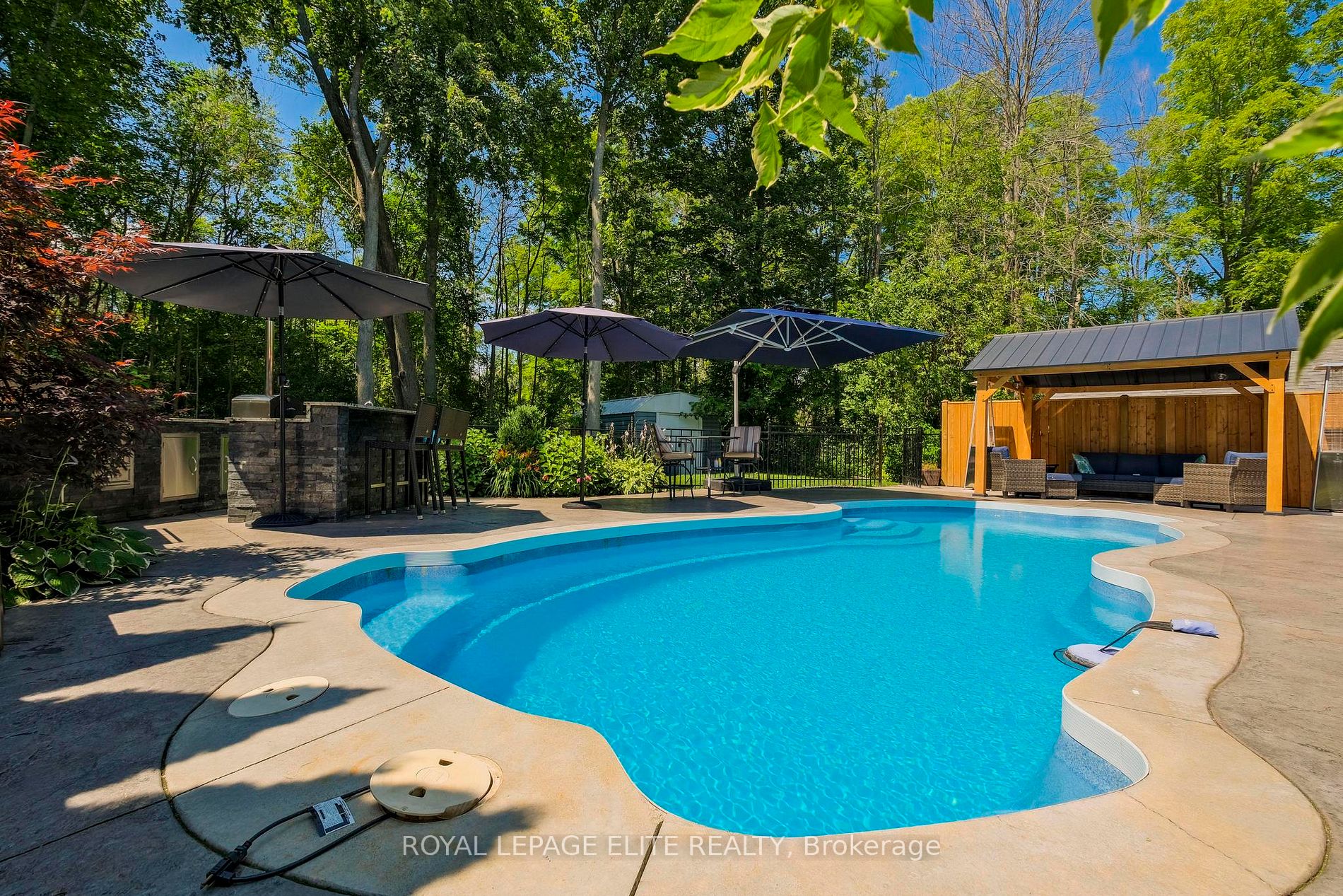 713 Lake Dr E