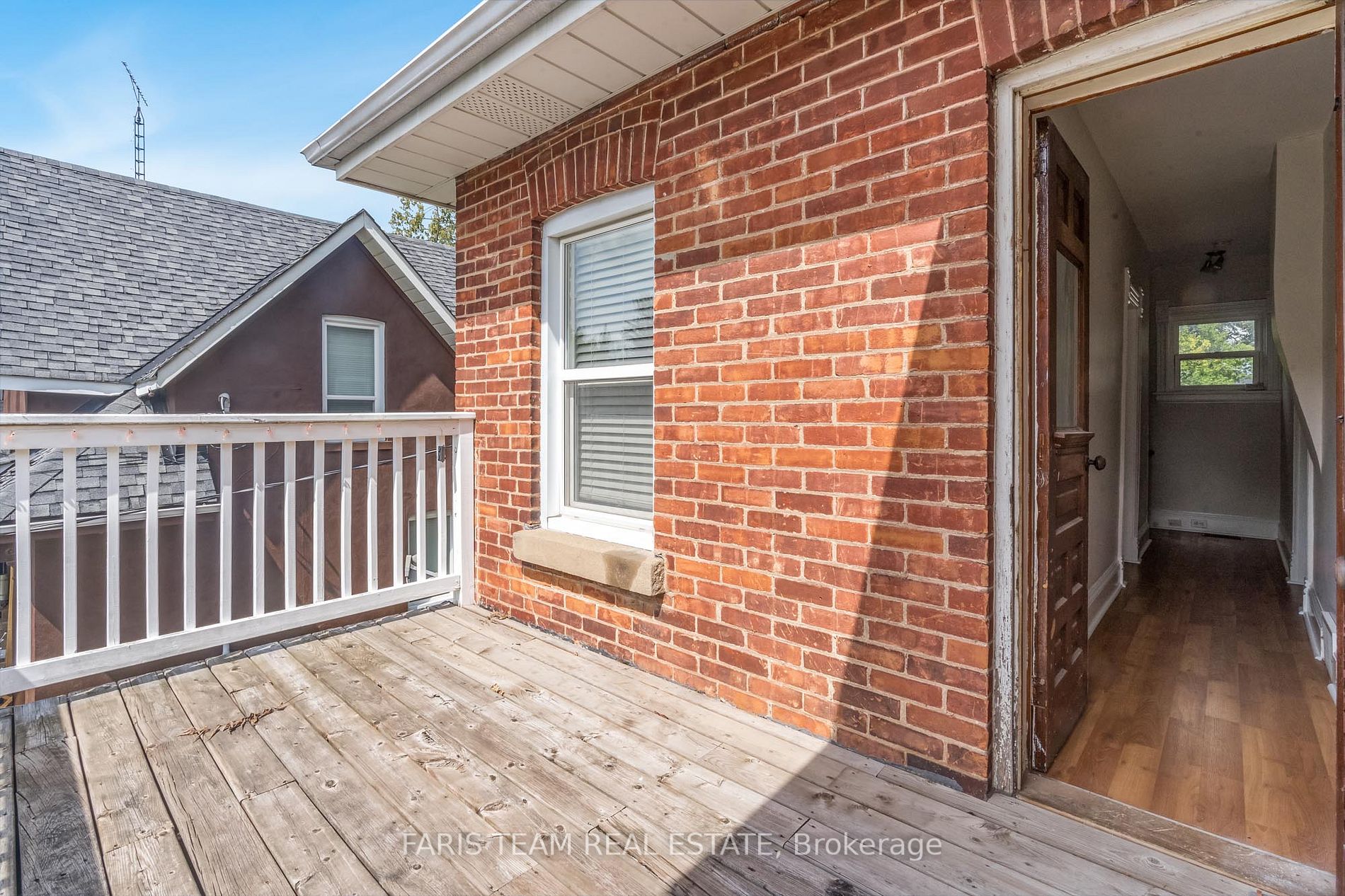 164 Wellington St E
