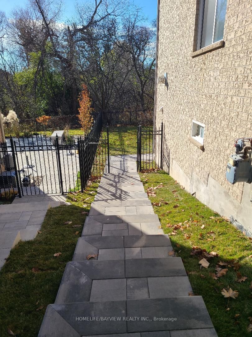 7 Linda Margaret Cres, #Bsmnt 2