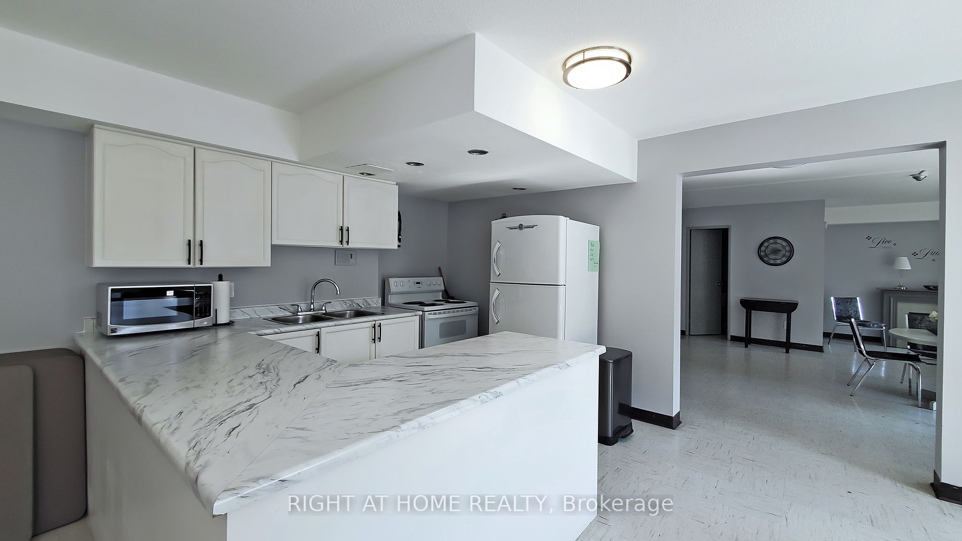 200 Holland Crt, #406