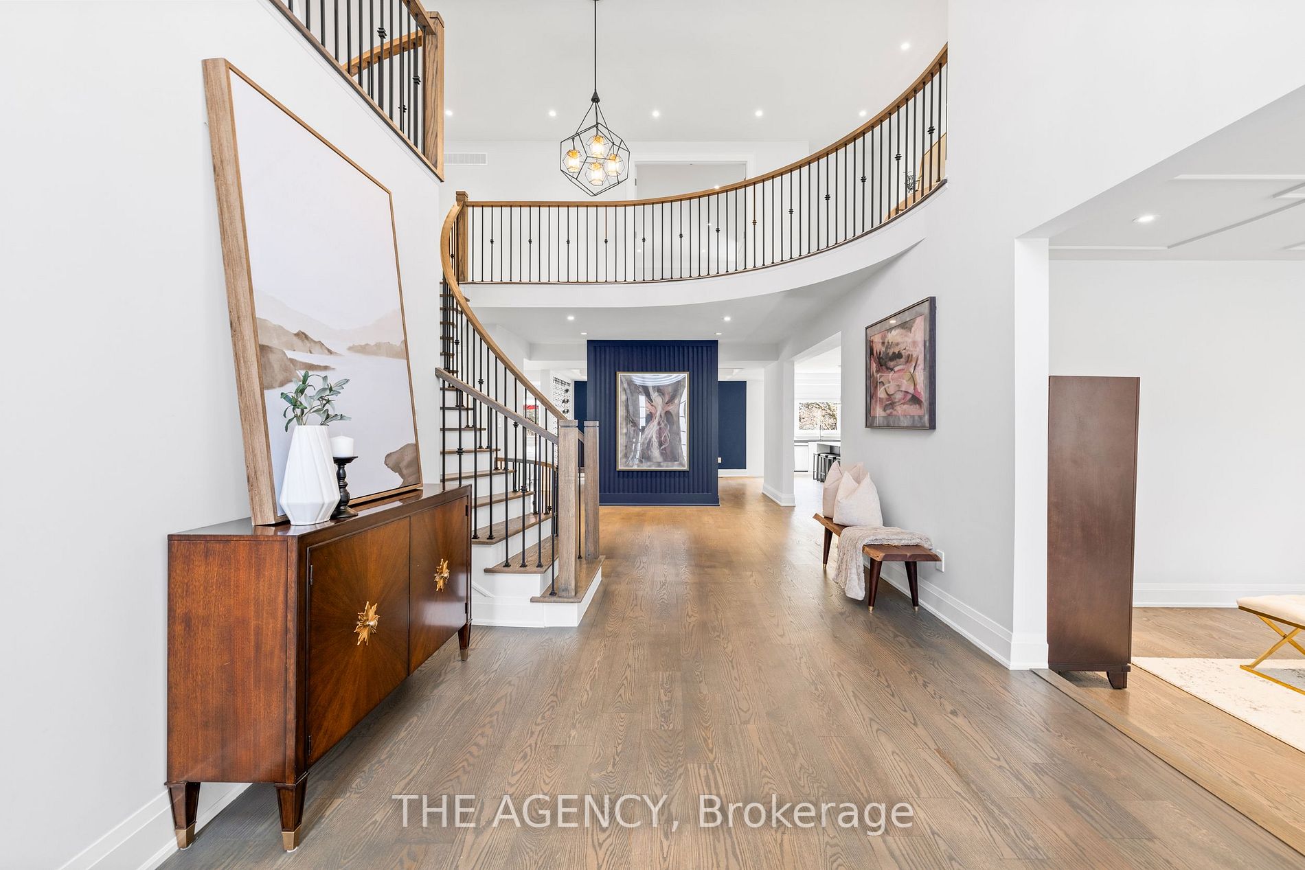 988 Lockwood Circ